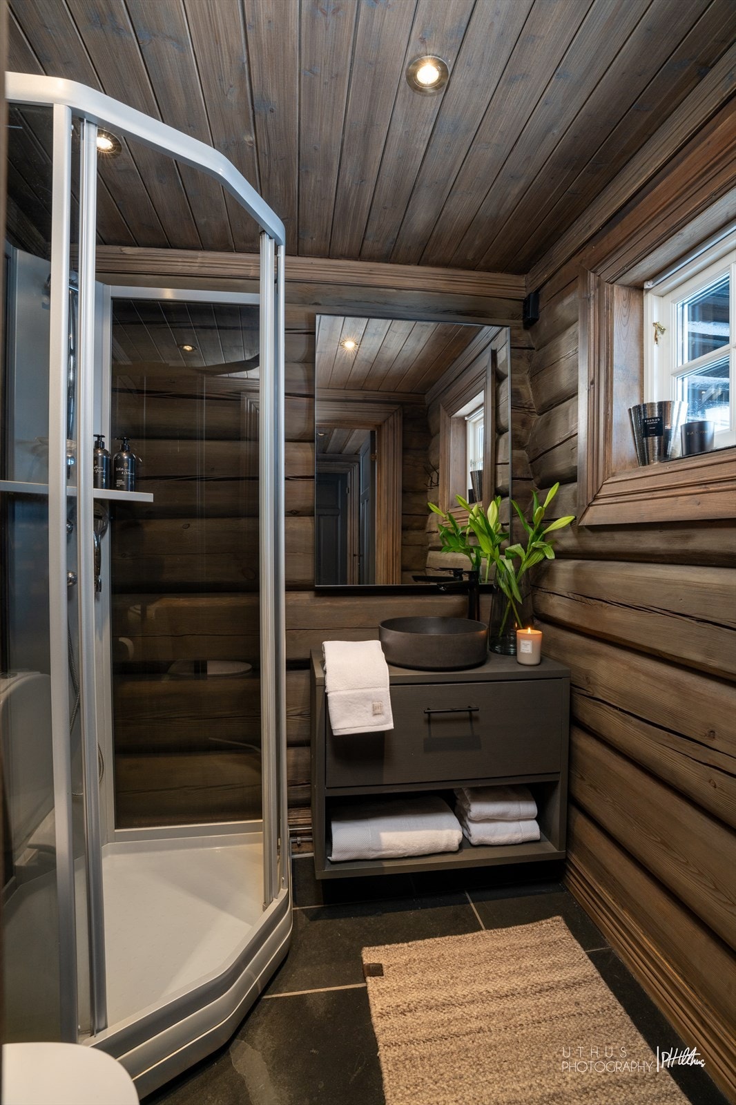 Hyttas andre bad ligger med direkte tilknytning til entreen. Galleribilde