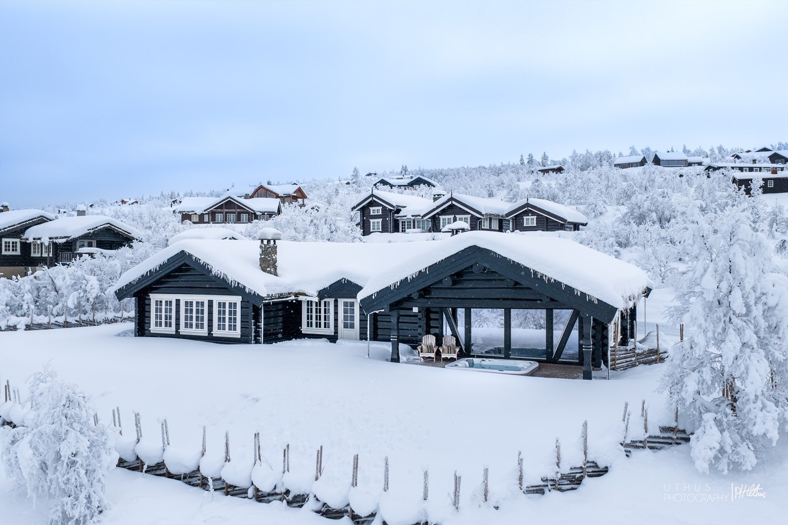 Velkommen til Vasetlivegen 68 - En eksklusiv og påkostet håndlaftet hytte på en solrik tomt ca. 884 moh med flott utsikt over Vaset! Galleribilde