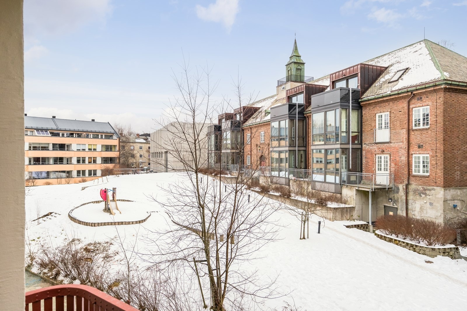 Borettslaget har gjennomført flere oppgraderinger, inkludert takskifte i 2011/2012, rørfornying i 2019, piperehabilitering i 2020 og fasaderehabilitering i 2024. Galleribilde