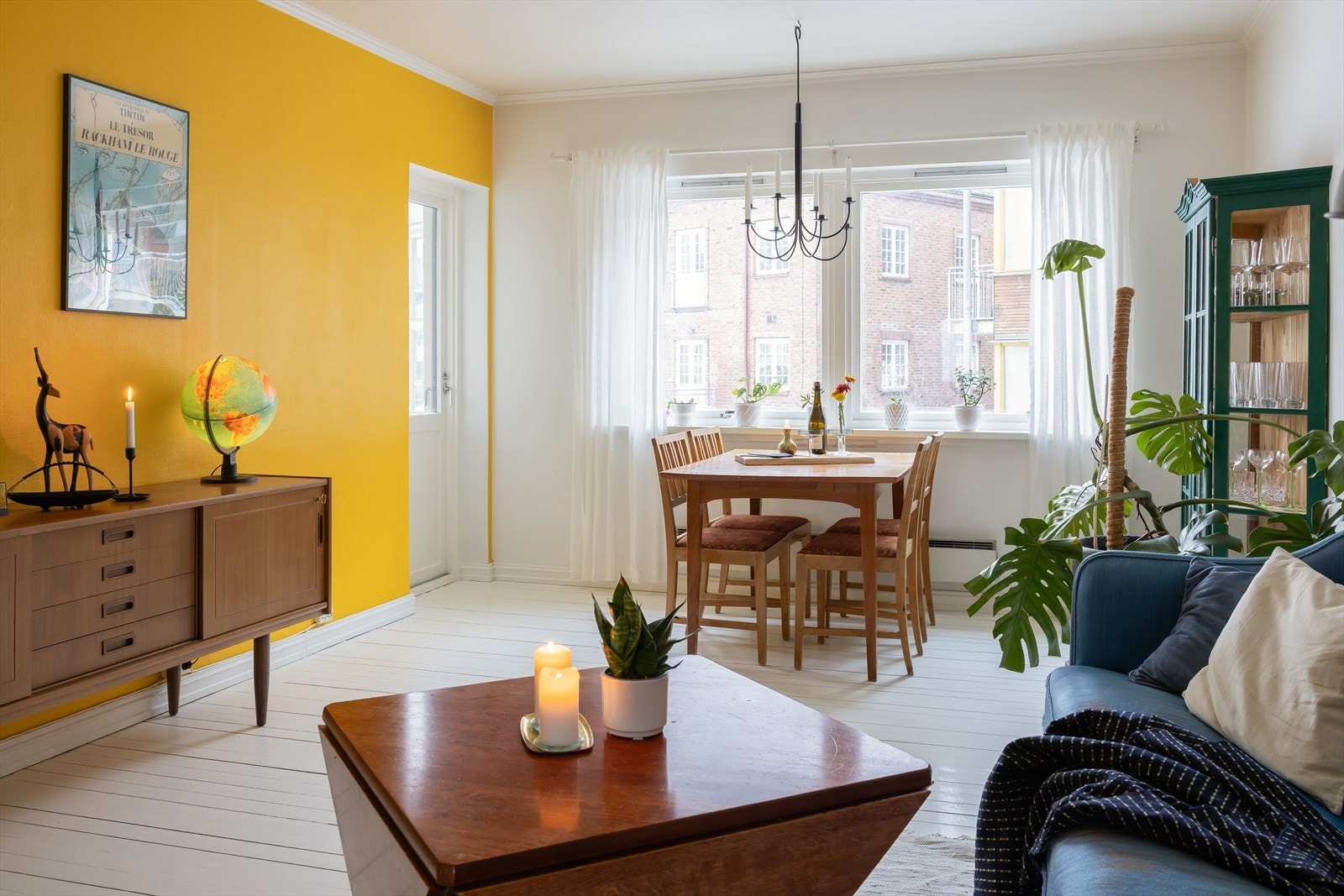 Her bor du med umiddelbar nærhet til Helgasetr, NTNU, St. Olavs og Samfundet. Det er også kort vei til Trondheim sentrum med "alt" av fasiliteter. Galleribilde