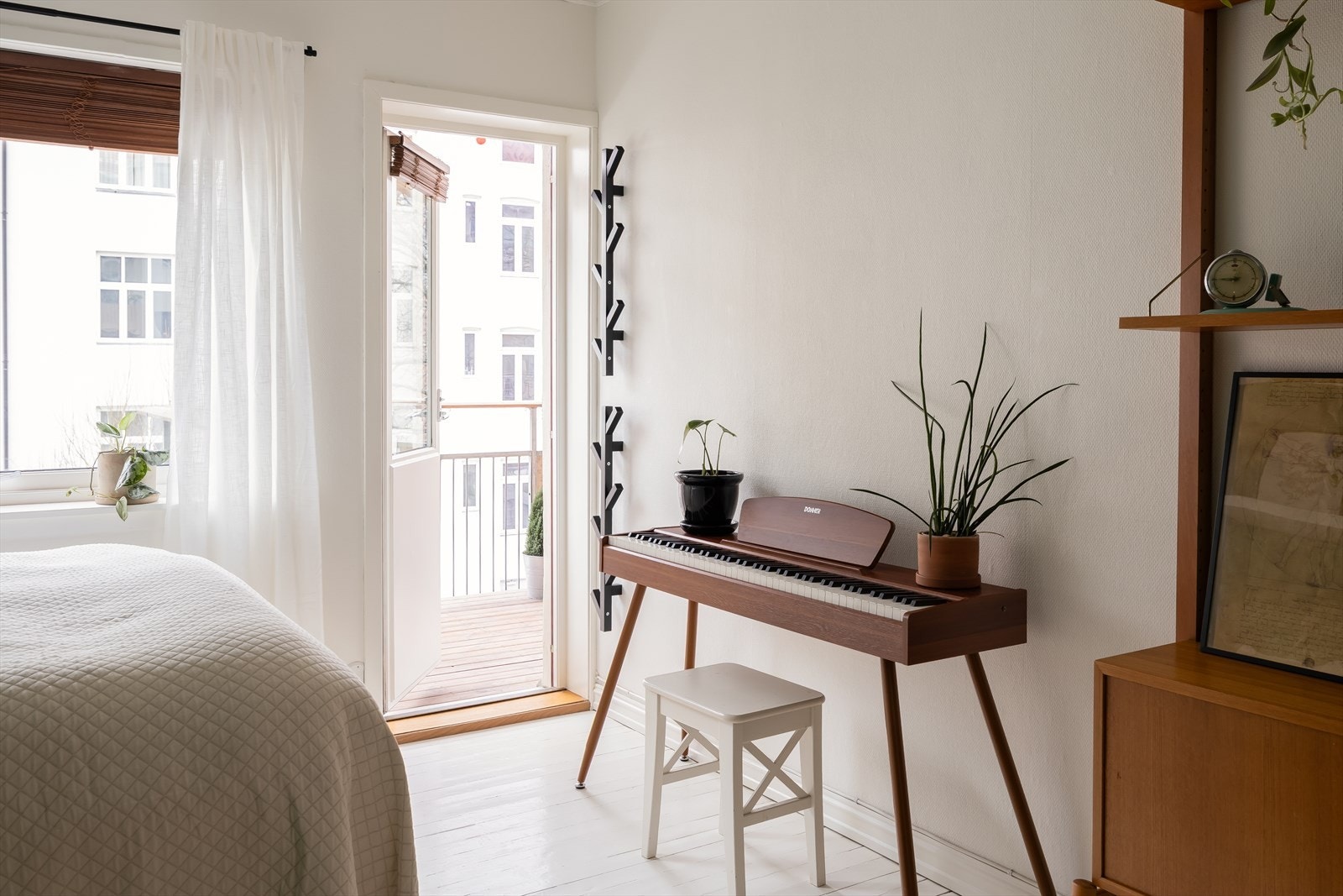 Fra hovedsoverommet har du direkte tilgang til leilighetens andre balkong. Galleribilde