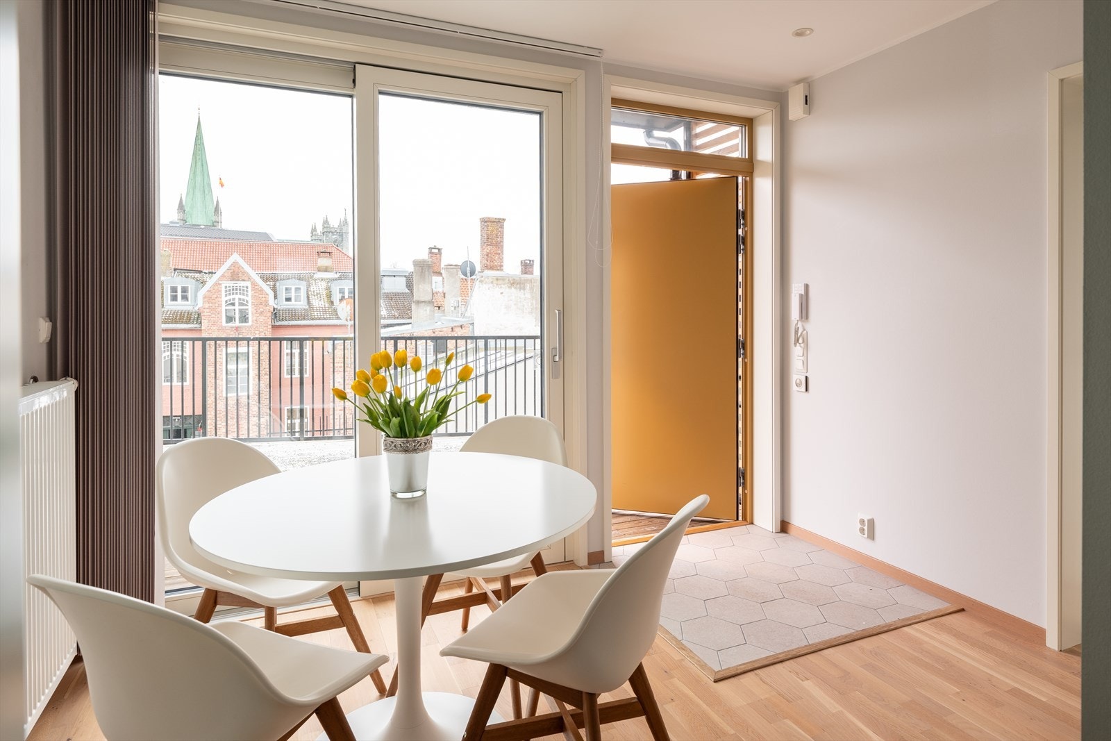 Leiligheten byr på god standard, hvor takstmann har vurdert alle punktene i takstrapporten til tilstandsgrad 1. Galleribilde