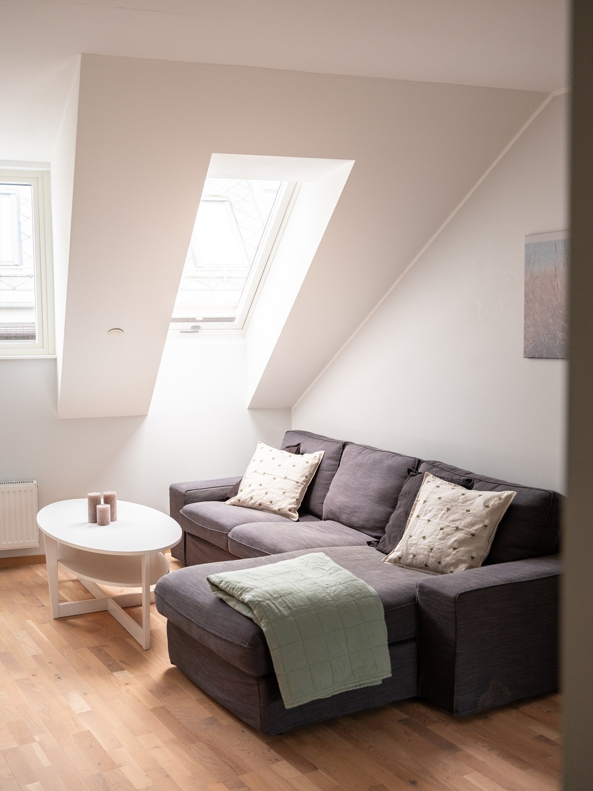 Store studiesteder som NTNU campus Gløshaugen, Kalvskinnet, ST.Olavs og Norges Handelshøyskole samt Handelshøyskolen BI har alle gang- og sykkelavstand fra leiligheten. Det er også sykkelavstand til NTNU campus Dragvoll og Dronning Mauds Minne høyskole. Galleribilde