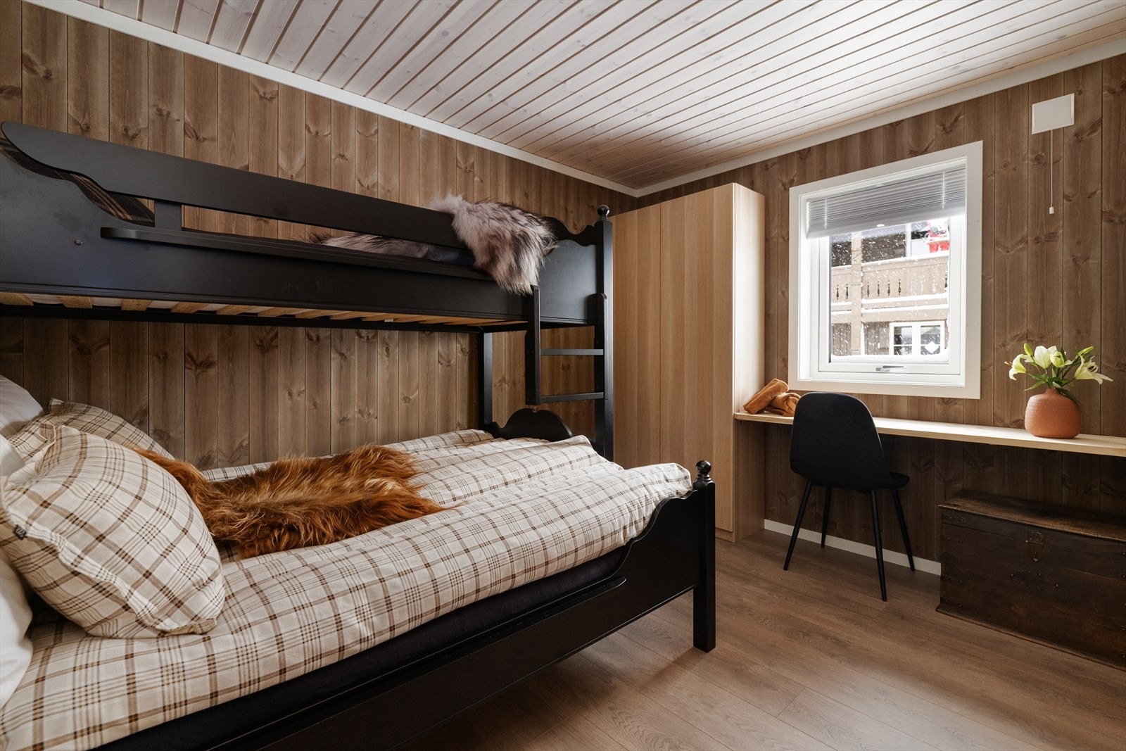 Soverom 2 er innredet med familiekøye. Galleribilde