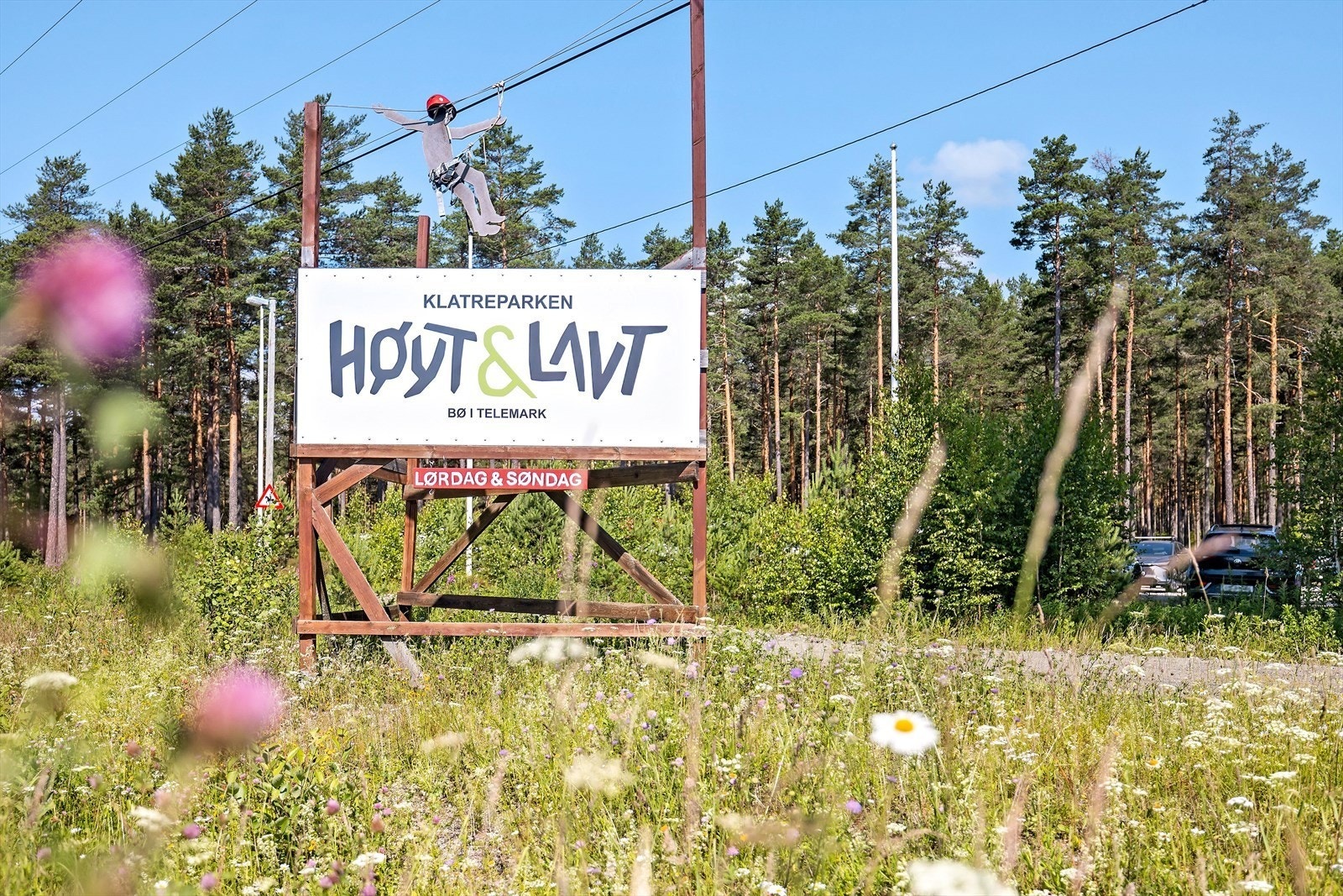 Det er kun ca. 15 minutter å kjøre til Bø sentrum hvor man finner noe for de aller fleste, uansett alder. Her er Sommerland i Bø, populære Bø Camping og klatreparken "Høyt og Lavt", samt Gullbring Kulturanlegg med svømmehall, kino og trening. Galleribilde