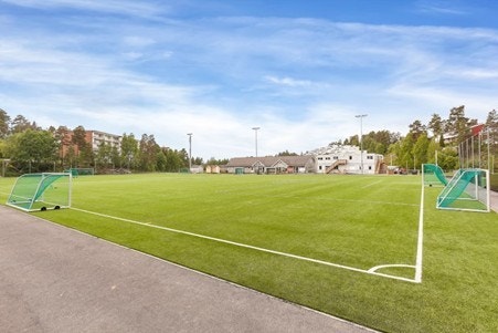Kunstgressbane på Lusetjern skole. Galleribilde