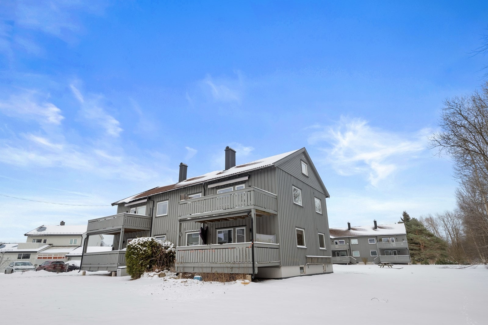 Borettslaget har avtaler for vedlikehold som gressklipping og snømåking. Galleribilde