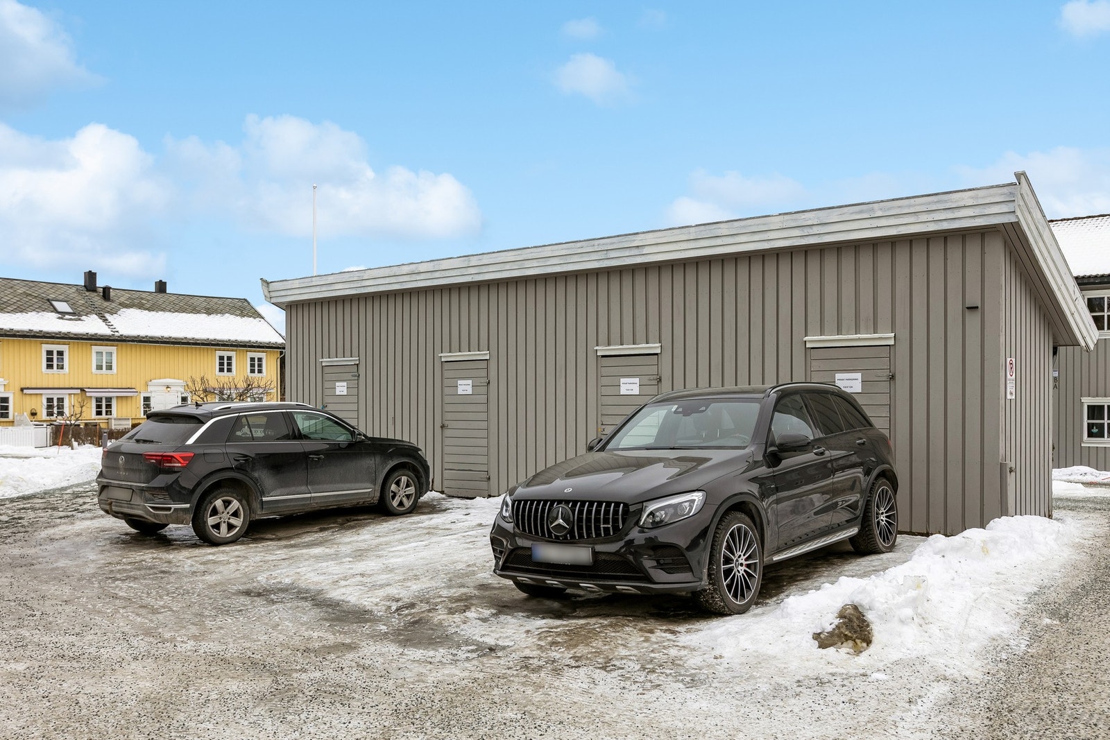 Det medfølger en parkeringsplass ved kjøp av leiligheten. Galleribilde