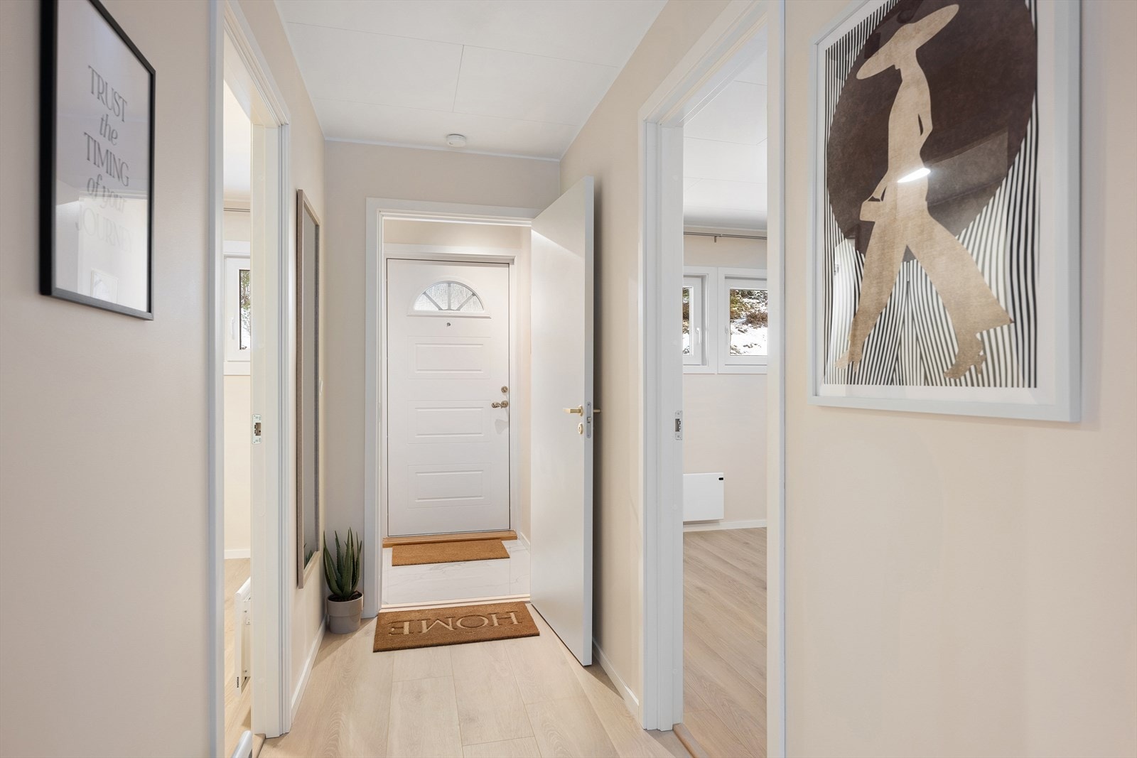 Leiligheten er gjennomgående som gir godt naturlig lys. Galleribilde