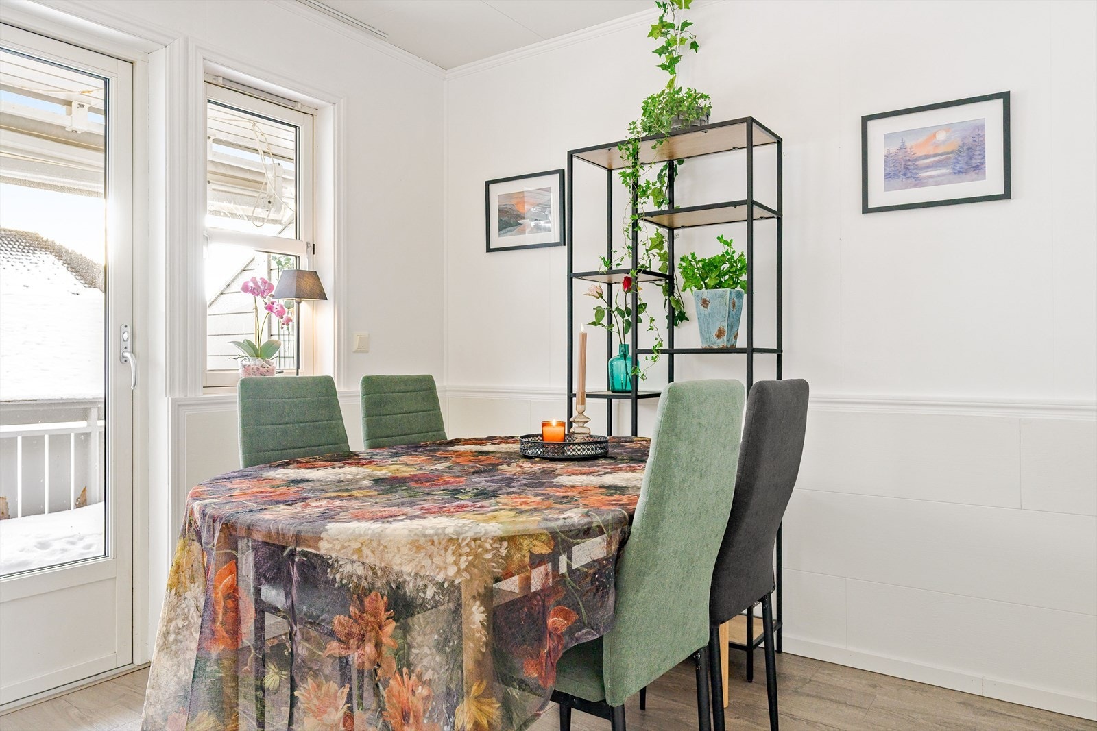 Fra kjøkkenet er det utgang til enda en balkong Galleribilde