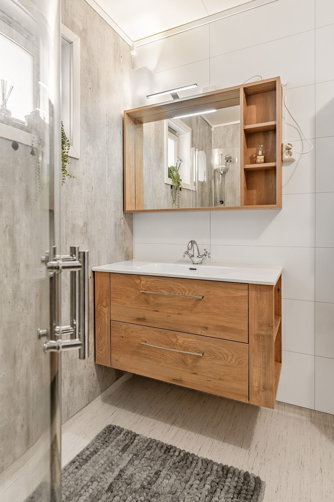 Dusjveggene kan trekkes inn for å få bedre plassutnyttelse Galleribilde