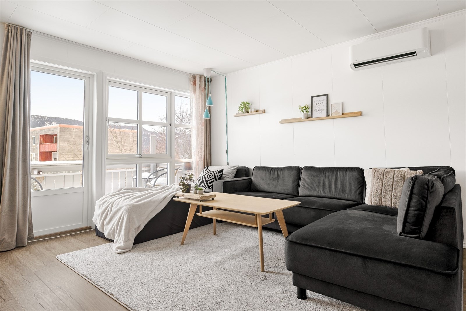 Fra andre etasje er det utgang til to balkonger Galleribilde