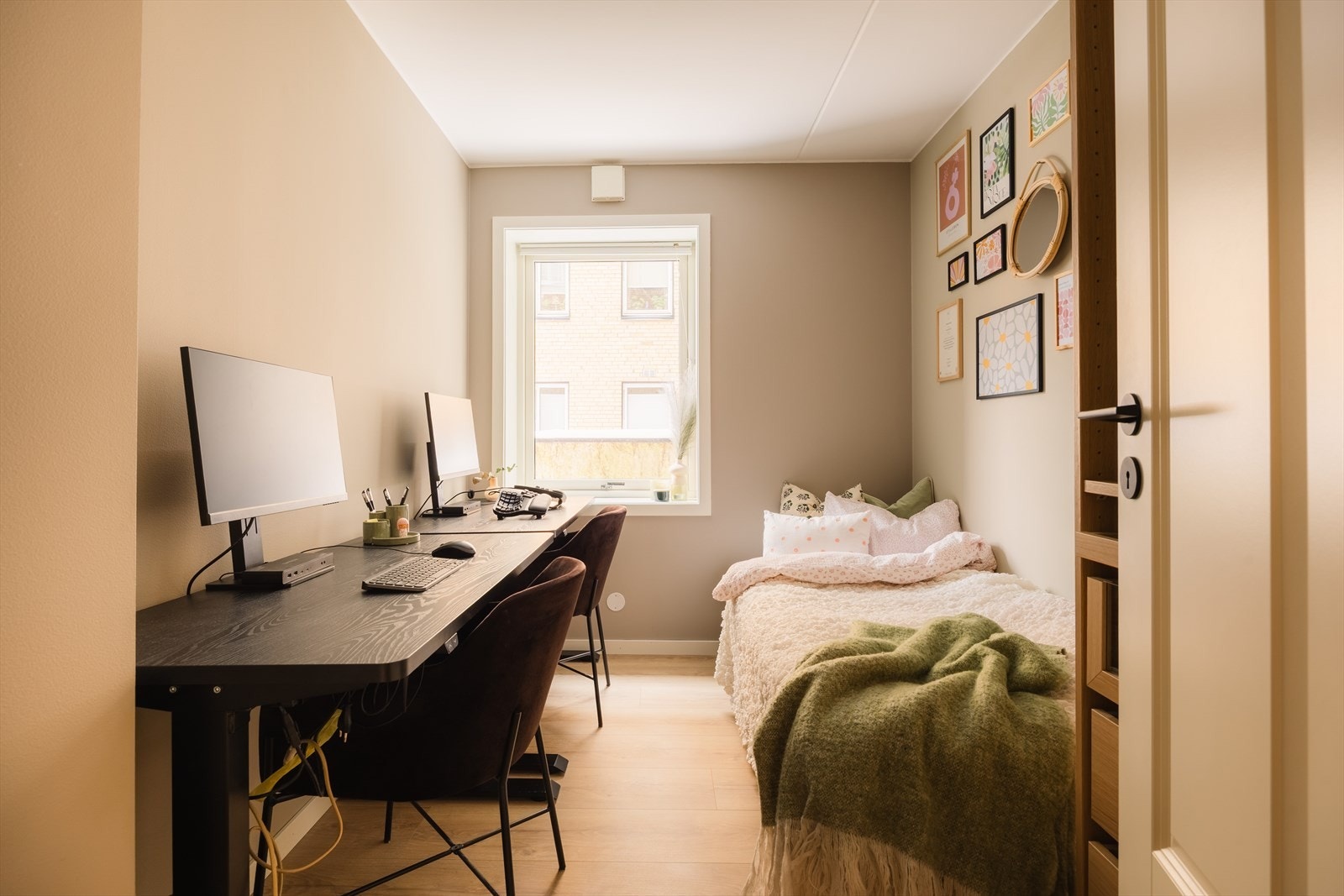 Det andre soverommet egner seg godt som barnerom, gjesterom eller kontor. Galleribilde