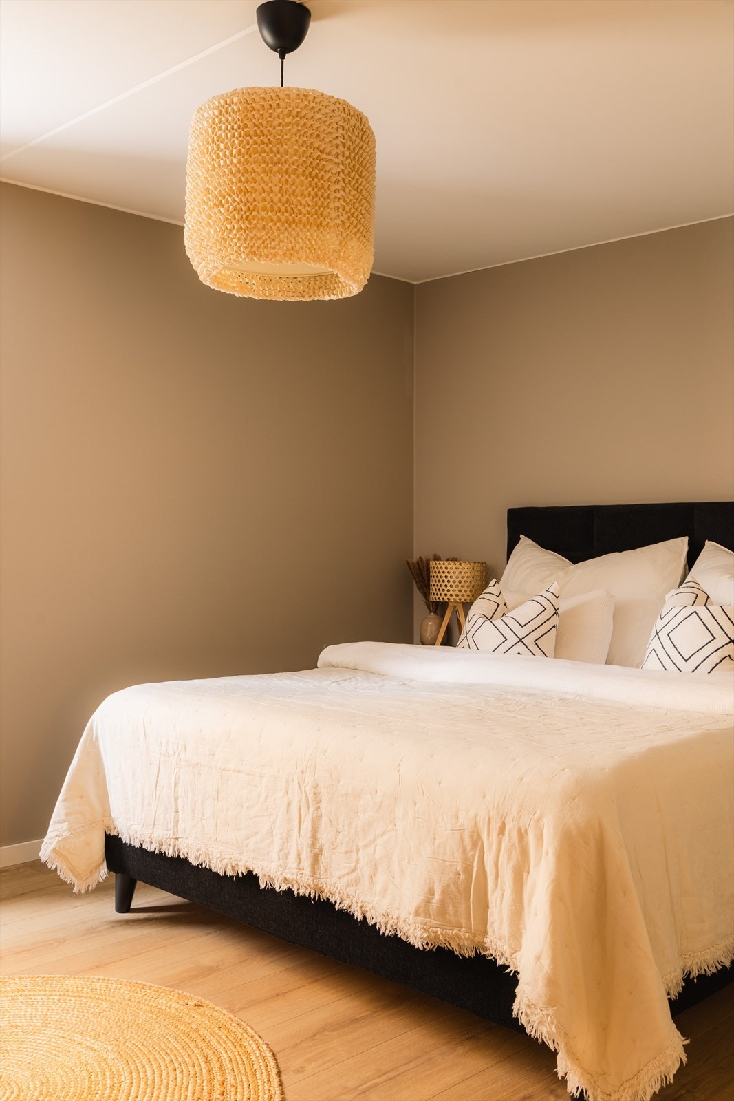 Rommet har en rolig og behagelig atmosfære med lune fargetoner. Galleribilde