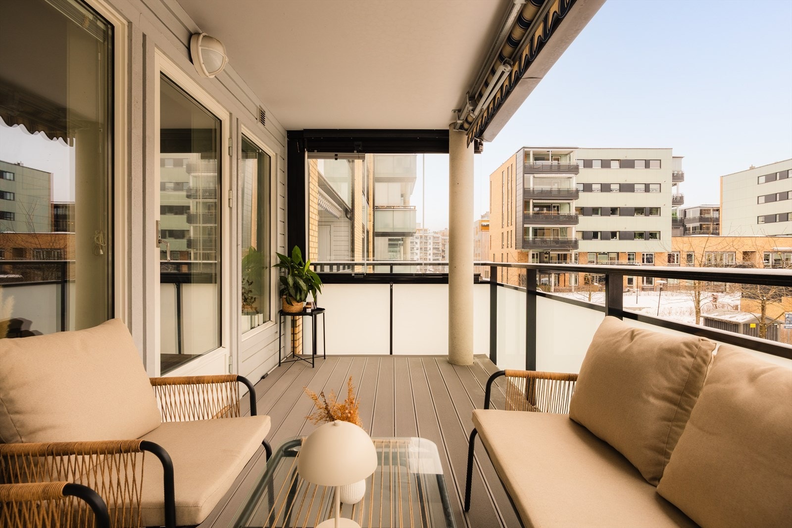 Balkongen fungerer som en fin forlengelse av stuen, med kort vei til flotte turmuligheter i nærområdet. Galleribilde