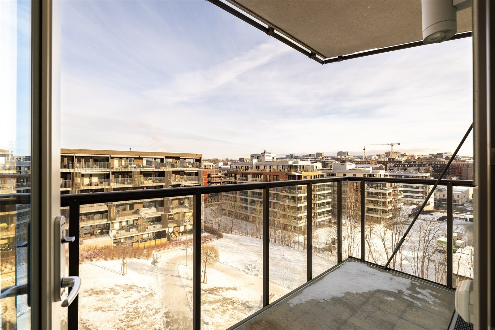 En flott leilighet med attraktiv beliggenhet i Tidemannsbyen - som ligger høyt på Ensjø. Galleribilde