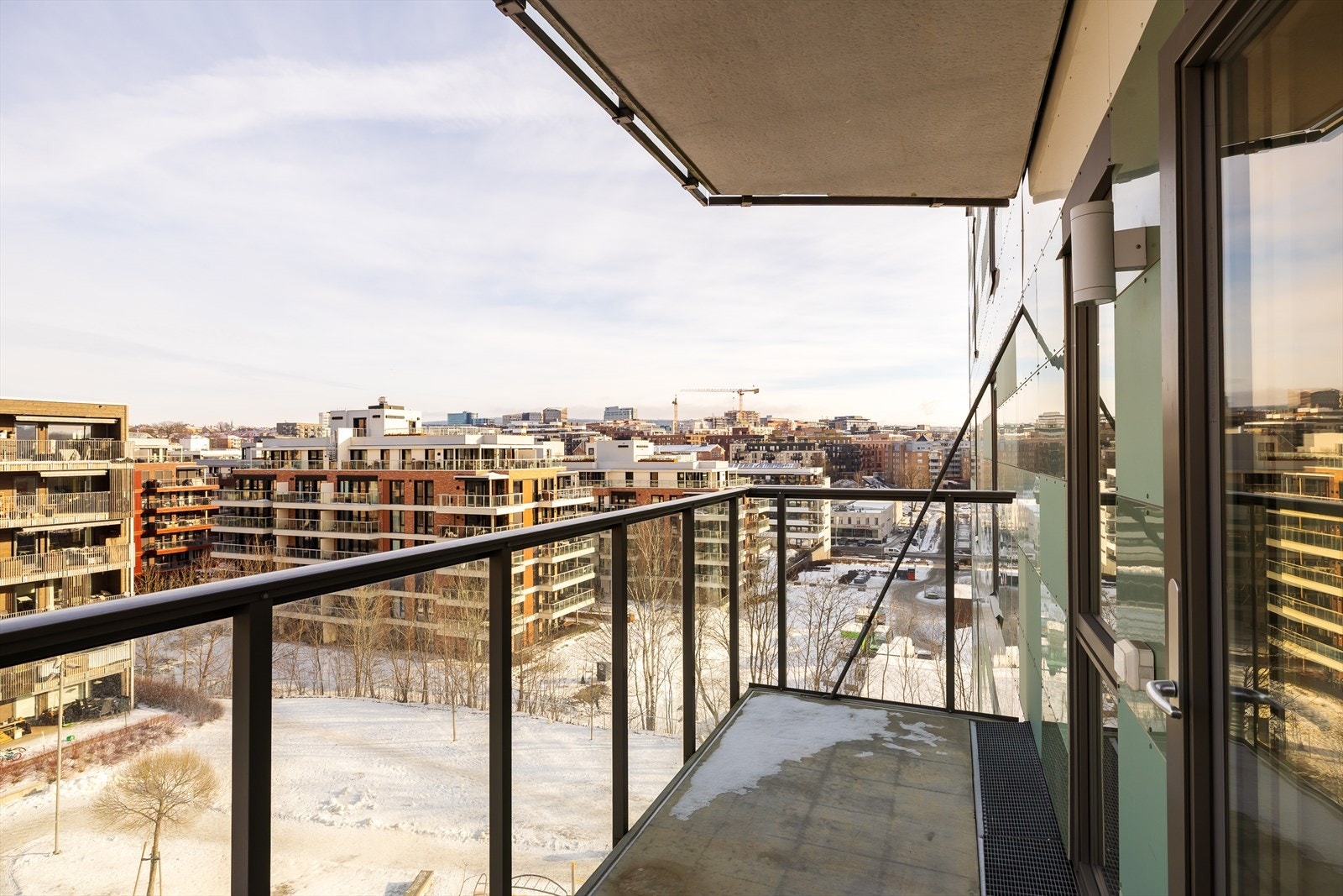 Fra stuen er det adkomst til en nord-østvendt balkong på ca. 7 kvm. Galleribilde