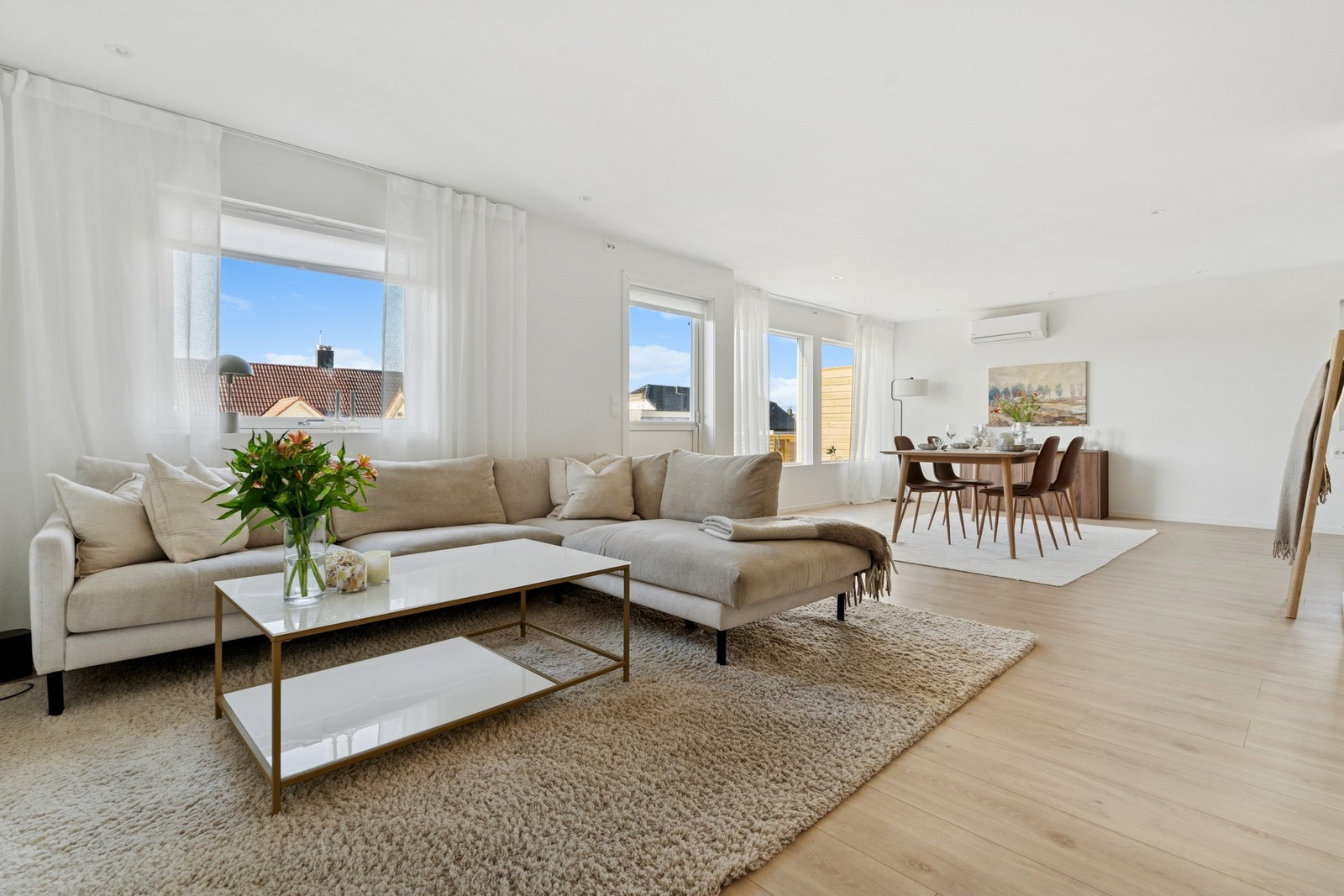 Velkommen til en strøken liten enebolig du kan flytte rett inn i! Galleribilde