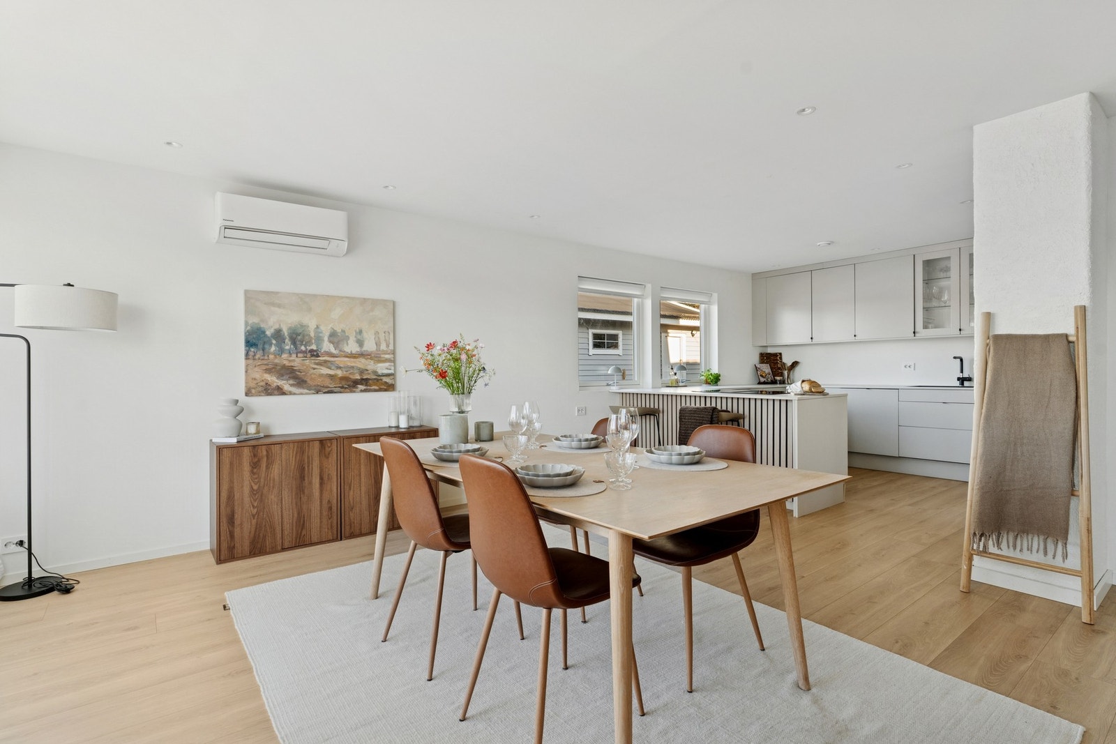 Du har god plass til et stort spisebord, perfekt for litt større måltider. Galleribilde