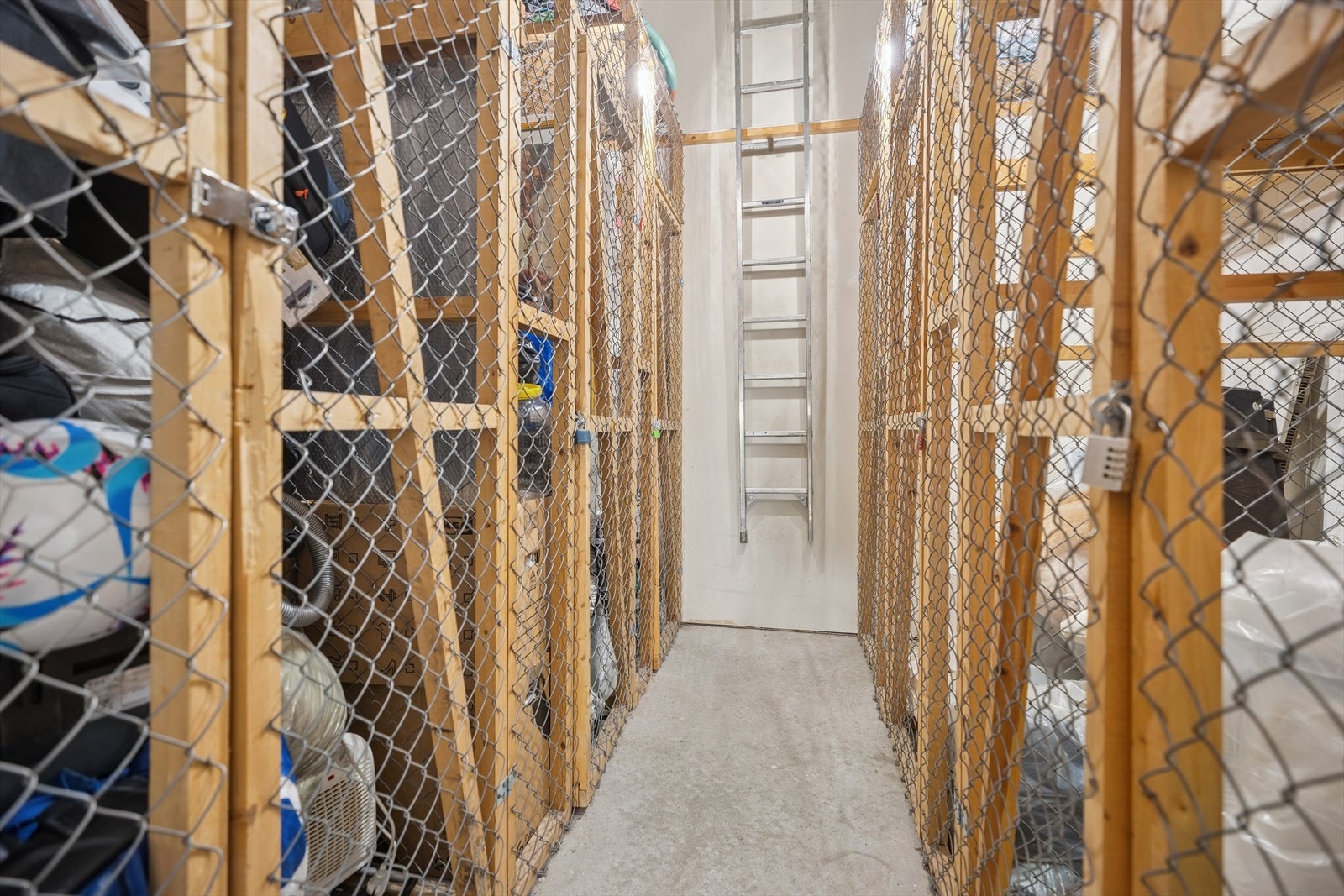 Det medfølger en bod i mellom etasjen og en i kjelleren. Galleribilde