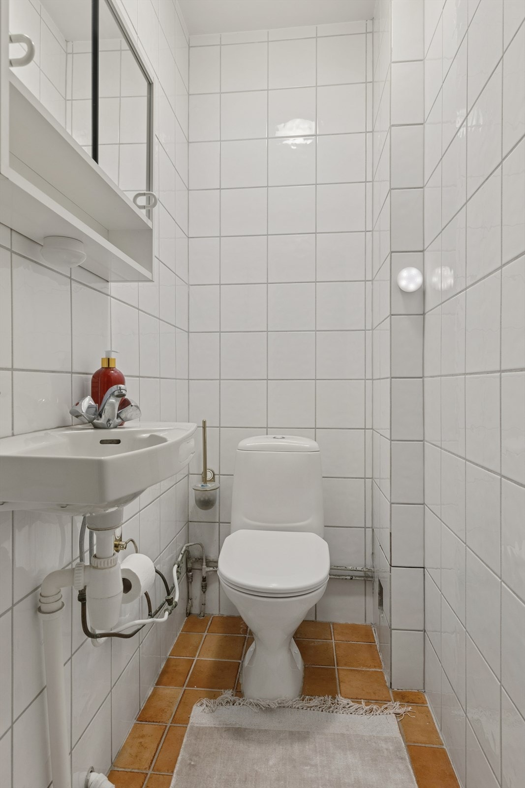 Fra entréen har man adkomst til separat WC. Galleribilde