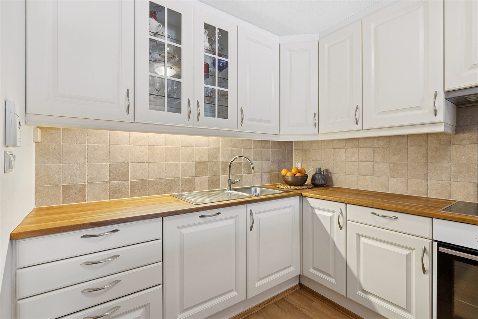 Kjøkken med god belysning Galleribilde