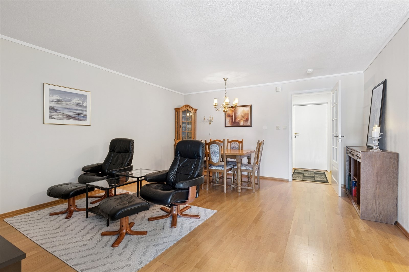 Stue - del av stue med plass til stor spisestue om ønskelig Galleribilde