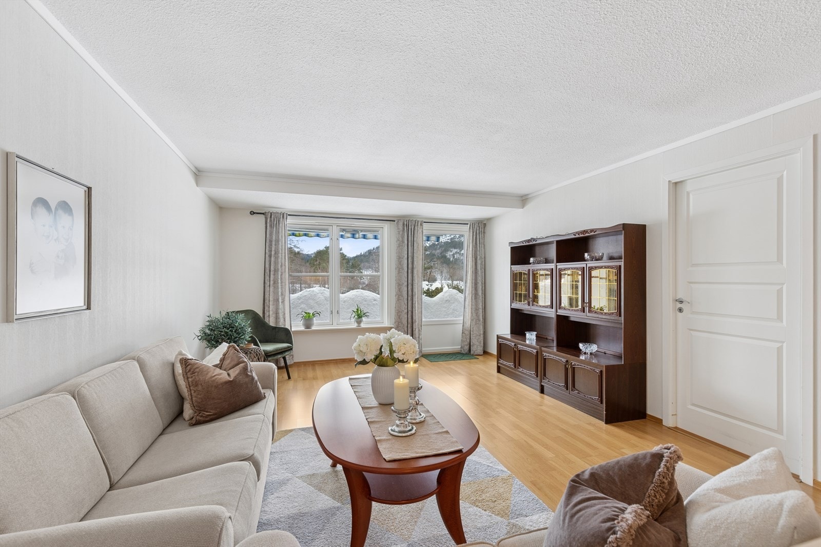 Stue med utgang til terrasse Galleribilde