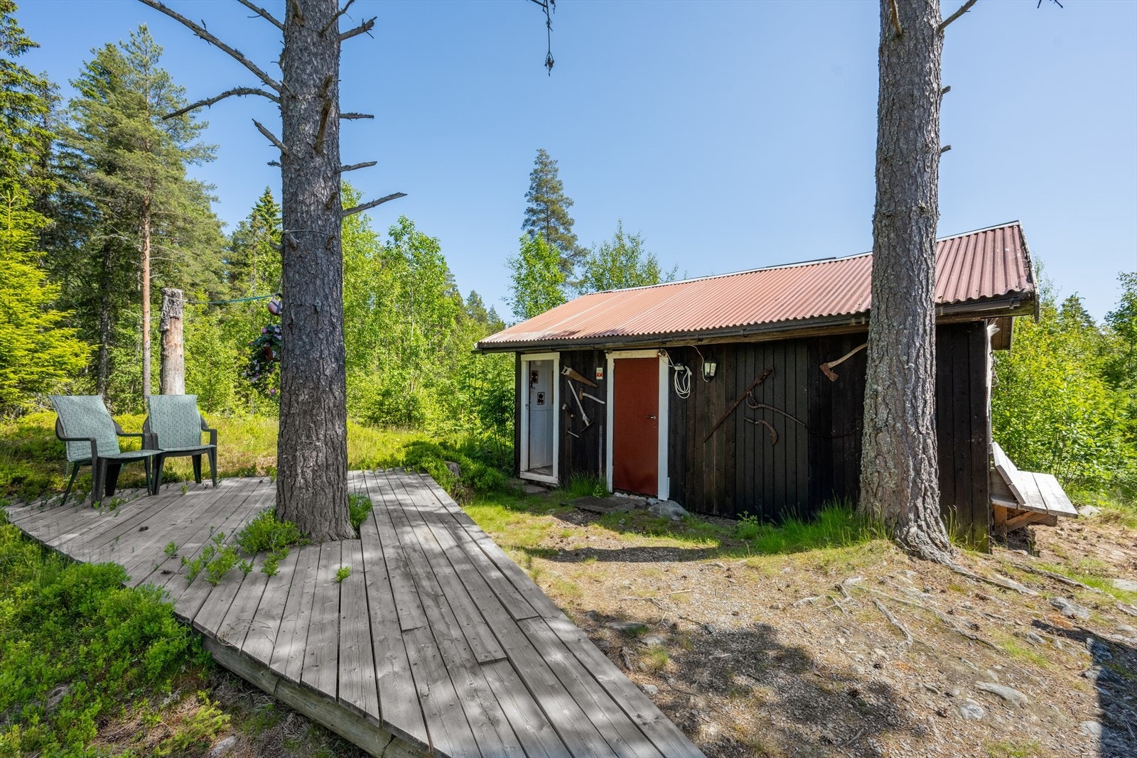 Uteboden gir ekstra lagringsplass til fritidsutstyr og har enkel tilgang fra hytta. Galleribilde