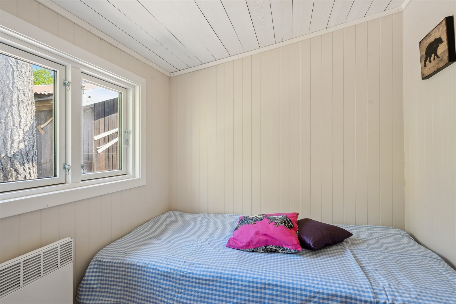 Soverom 2 med plass til dobbeltseng, ideelt for avslapning etter aktive dager. Galleribilde