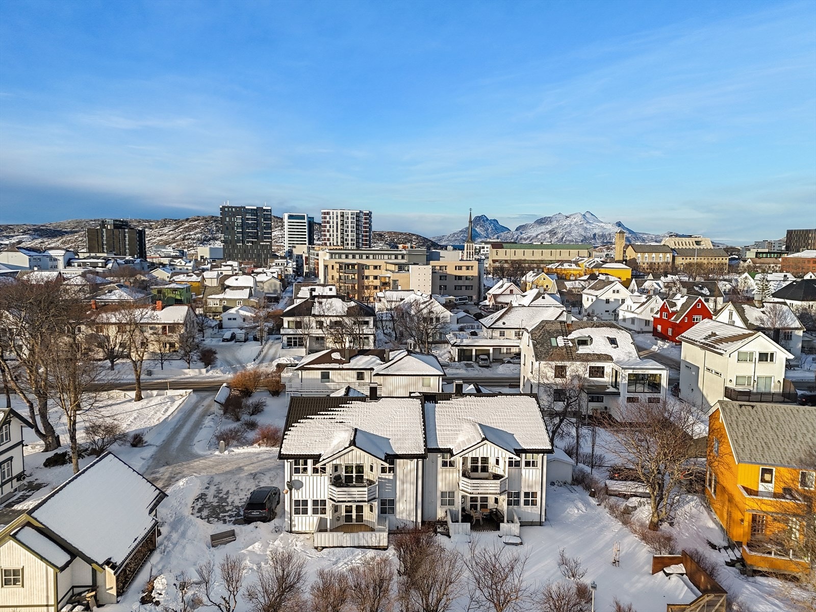 Her bor du rolig til, samtidig som du befinner deg i umiddelbar nærhet til Bodøs yrende sentrumsliv og alt du behøver i hverdagen. Galleribilde