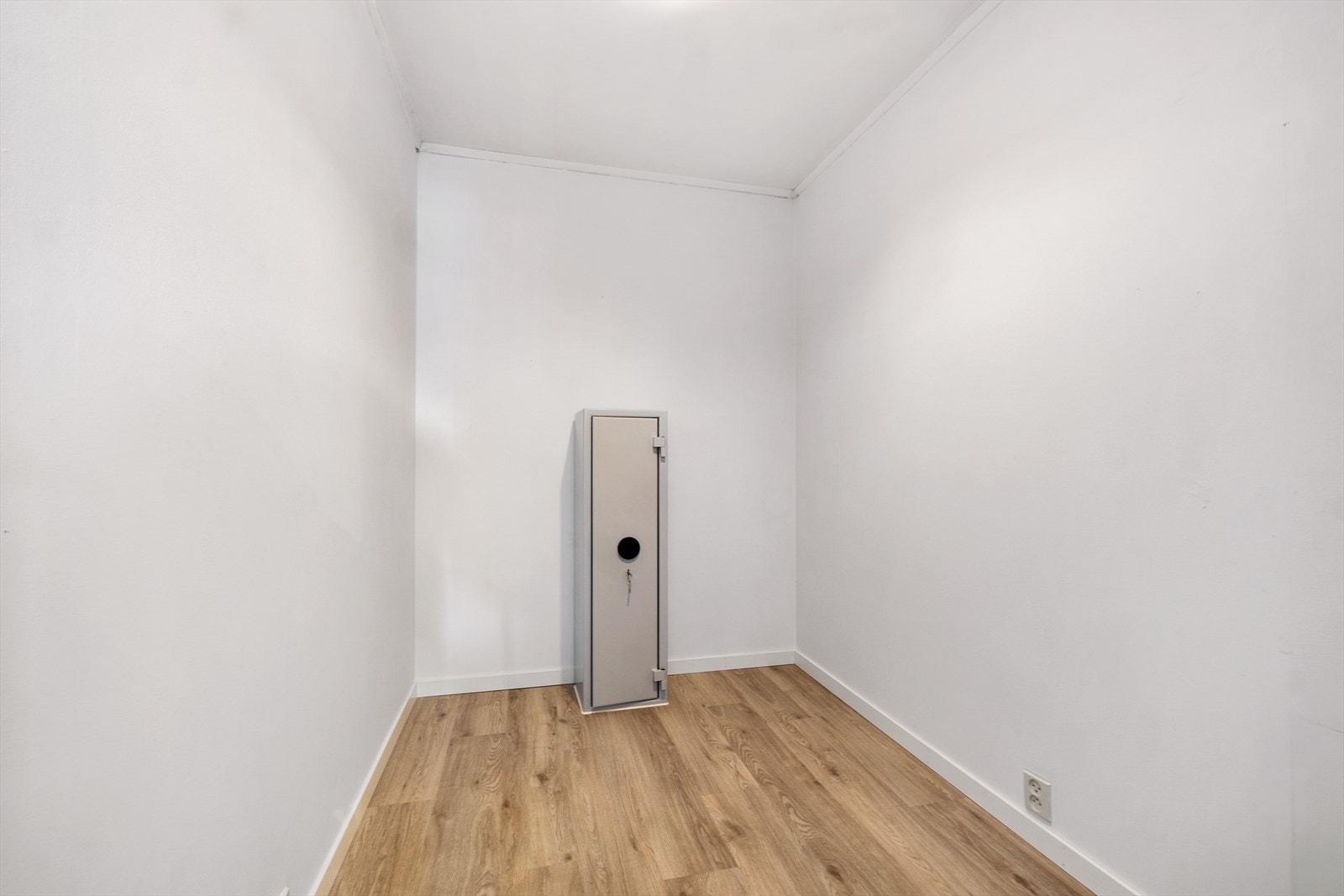 Leiligheten inneholder også en praktisk bod. Galleribilde