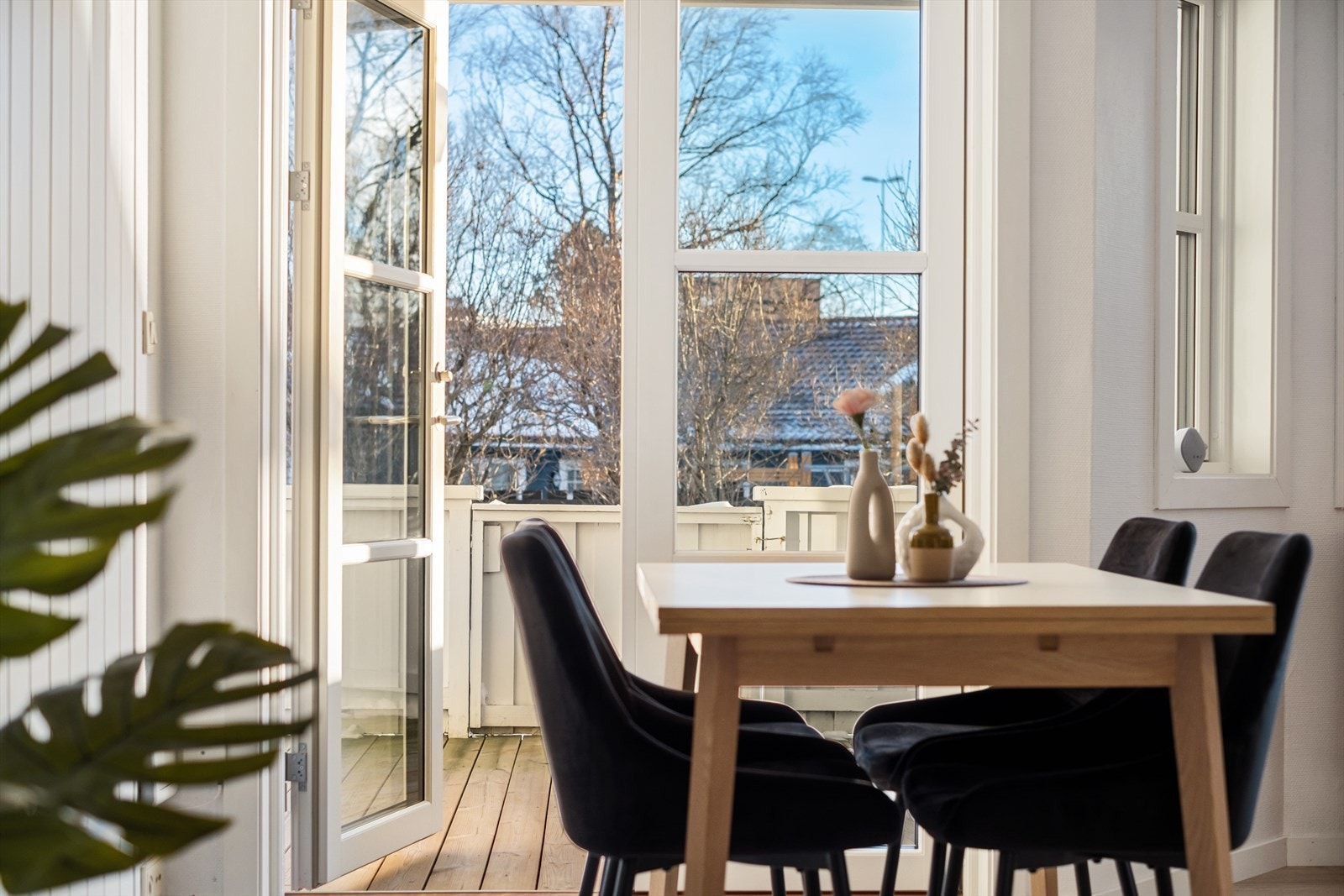 Fra stue/kjøkken er det utgang til en herlig, solrik terrasse. Galleribilde