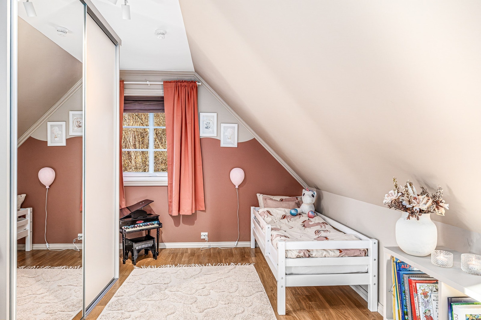 Soverom 2 i boligens 2. etasje. Galleribilde