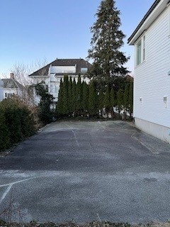 Pakeringsplass på tunet (mot betaling) Galleribilde