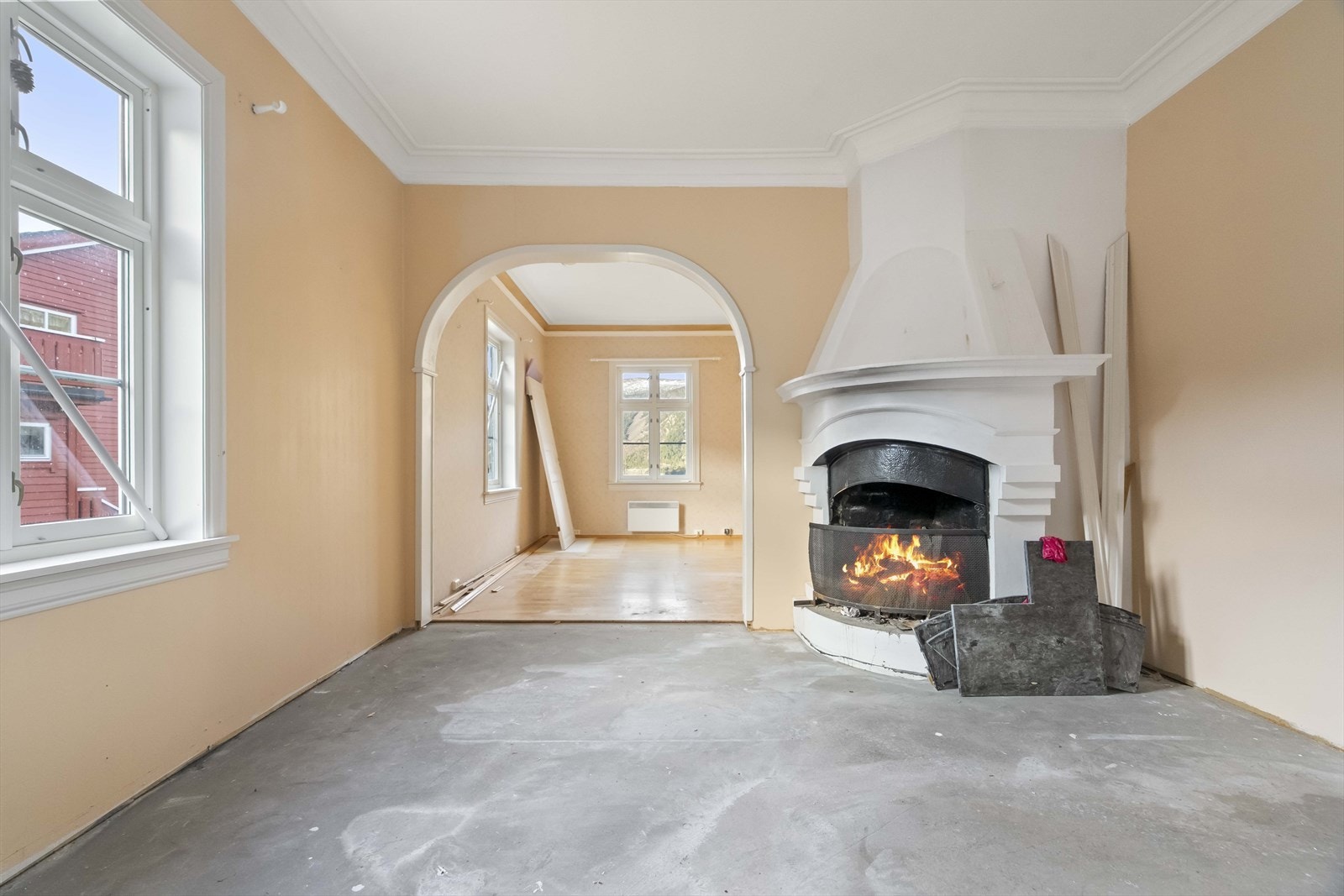 Det er open peis i den eine stova (må kontrollerast før bruk) Galleribilde