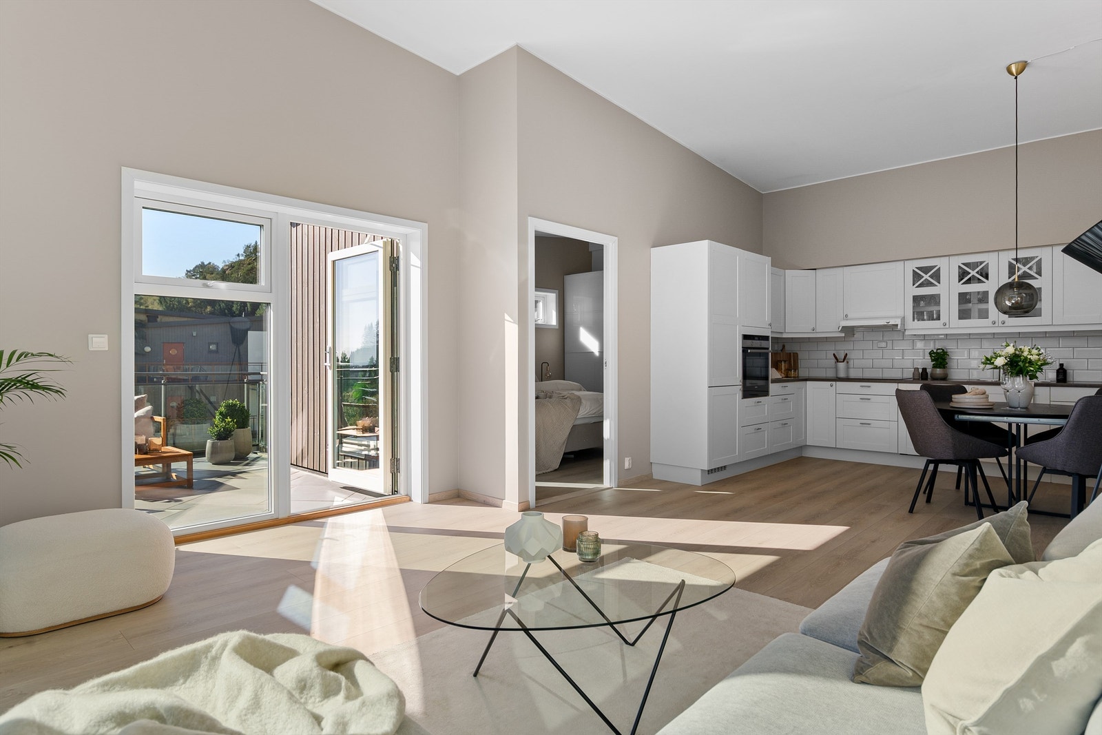 - Utgang til balkong på ca. 12 kvm - Galleribilde