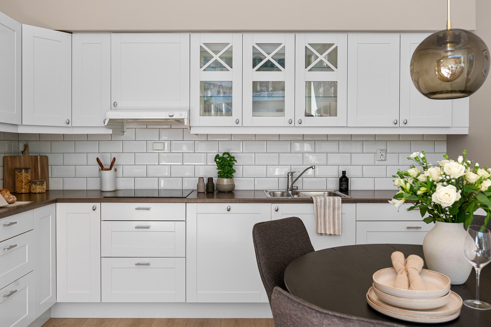 - God oppbevaringsplass i skuffer og skap - Galleribilde