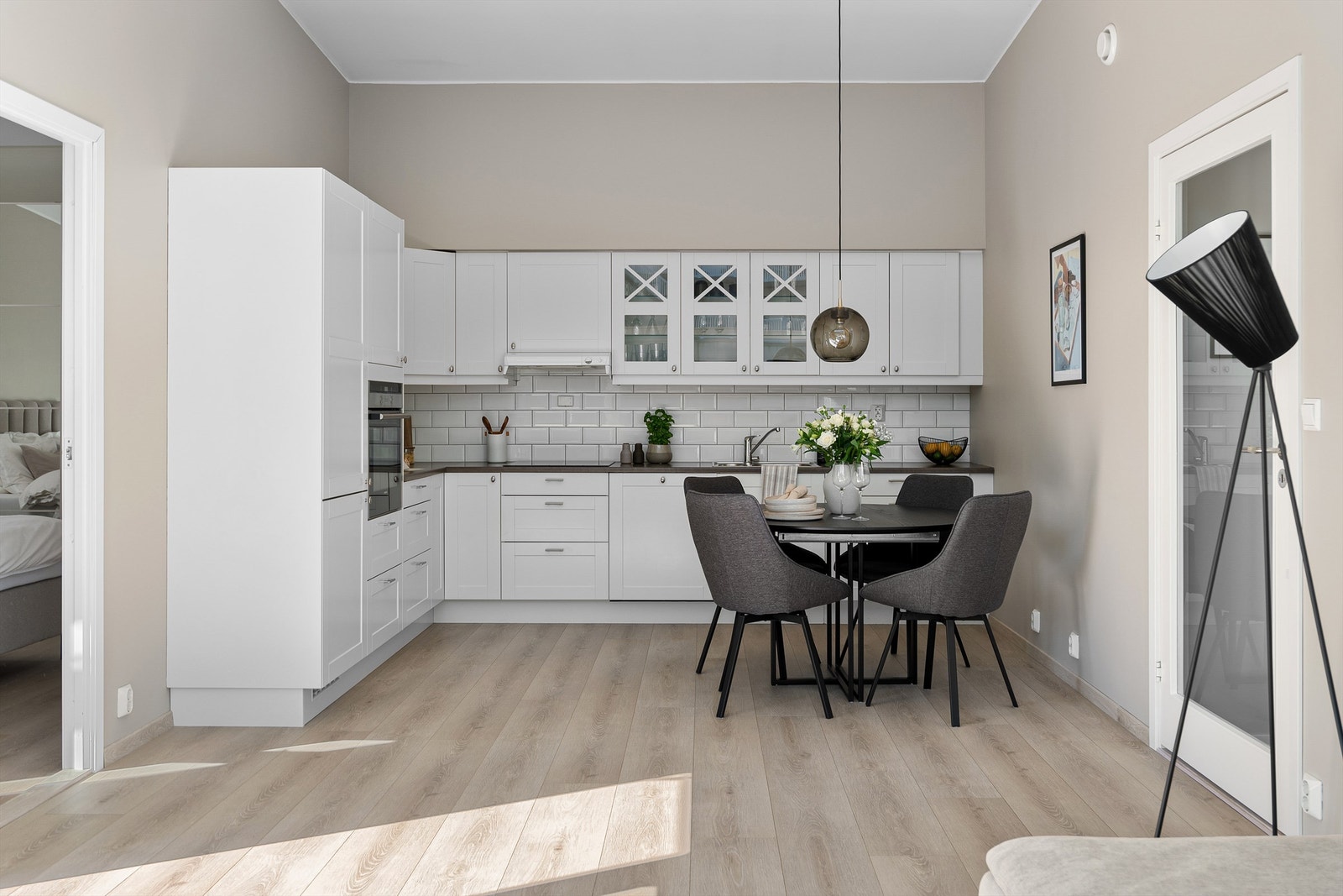 - Fra kjøkken er det tilkomst til hovedsoverommet - Galleribilde