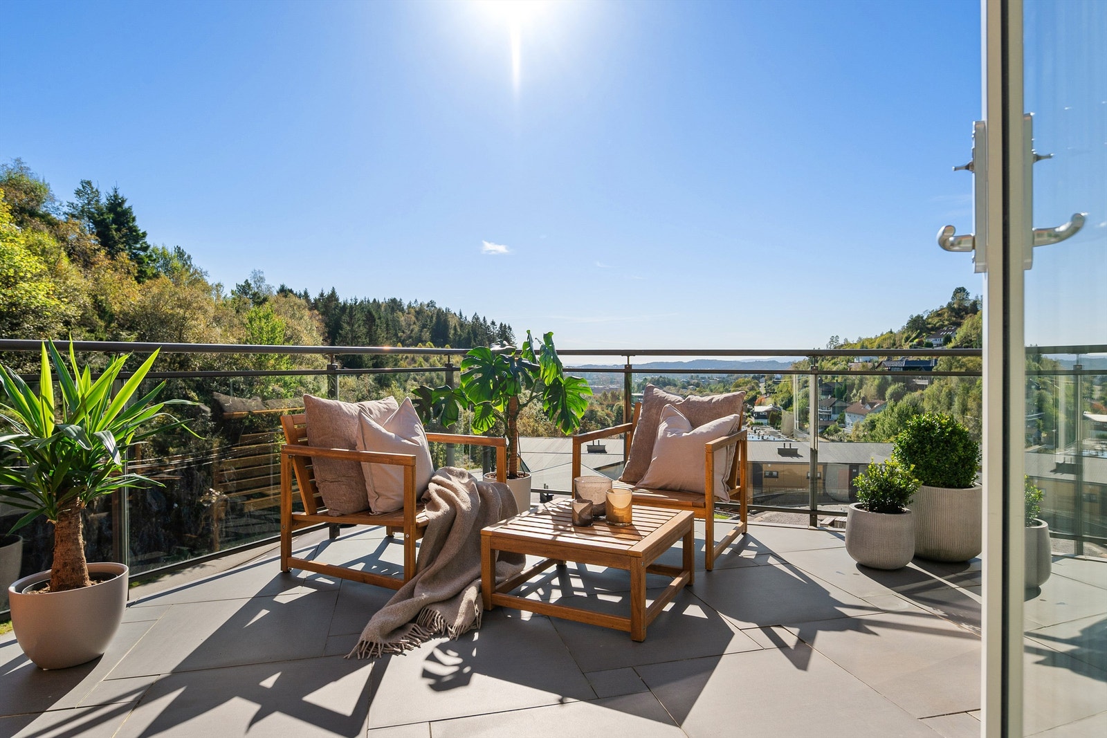 - Her kan nydelig utsikt og sol nytes - Galleribilde