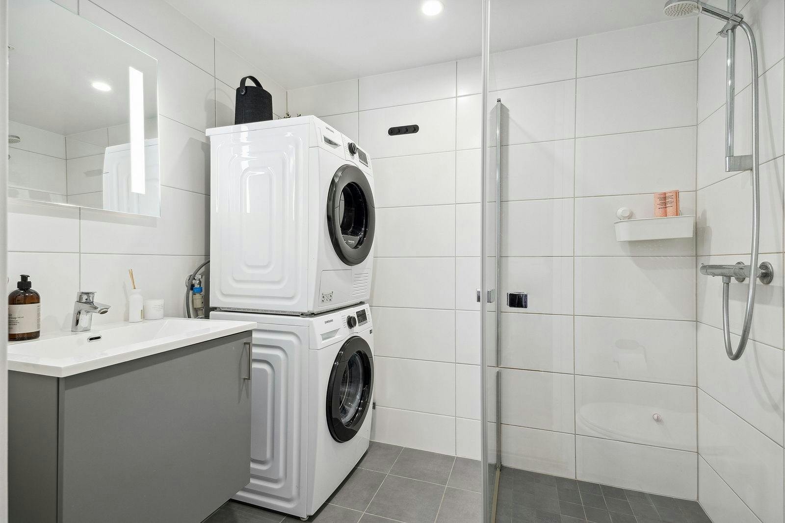 Flislagt bad med varme i gulv. Galleribilde