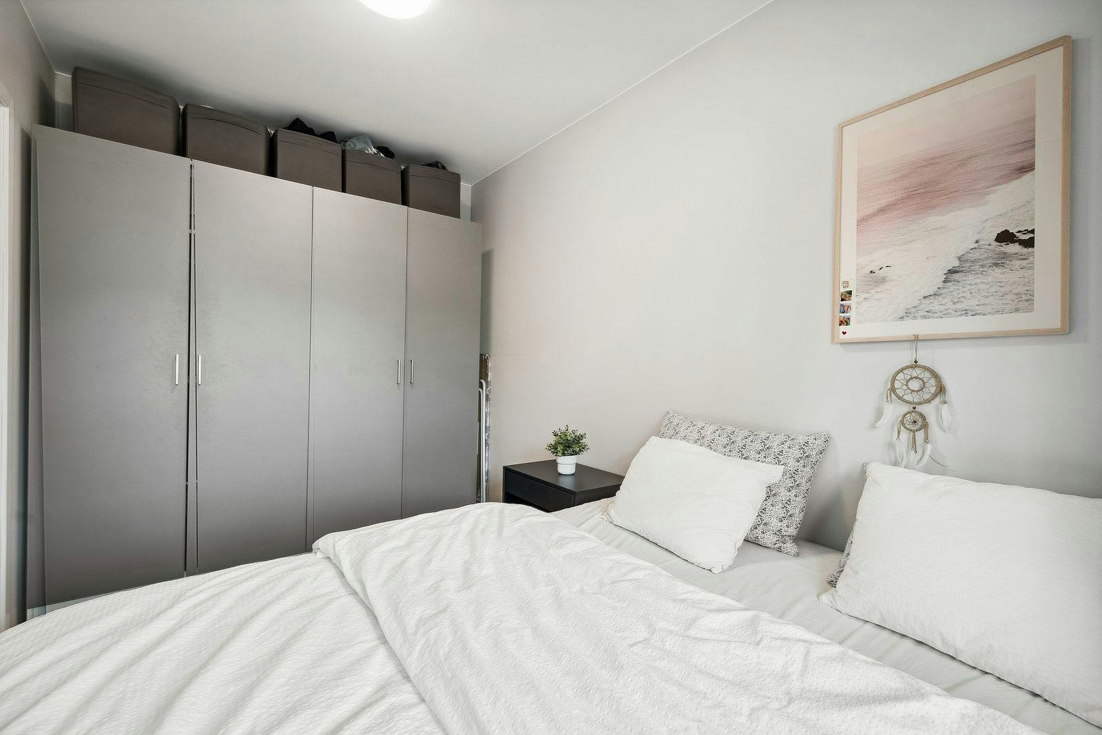 Garderobeskap på soverom medfølger. Galleribilde