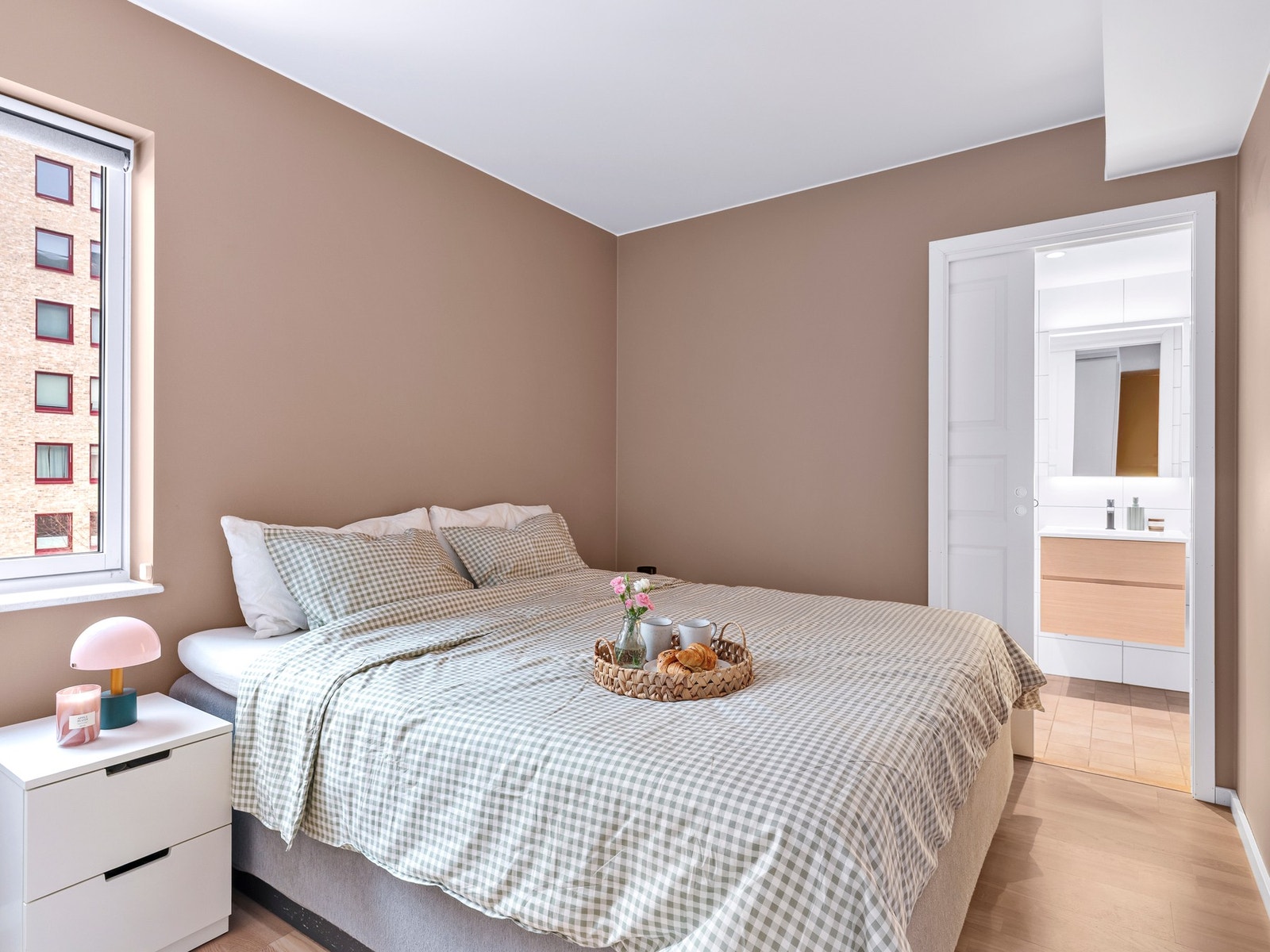 Leiligheten har tre gode soverom med fleksible bruksmuligheter. Galleribilde