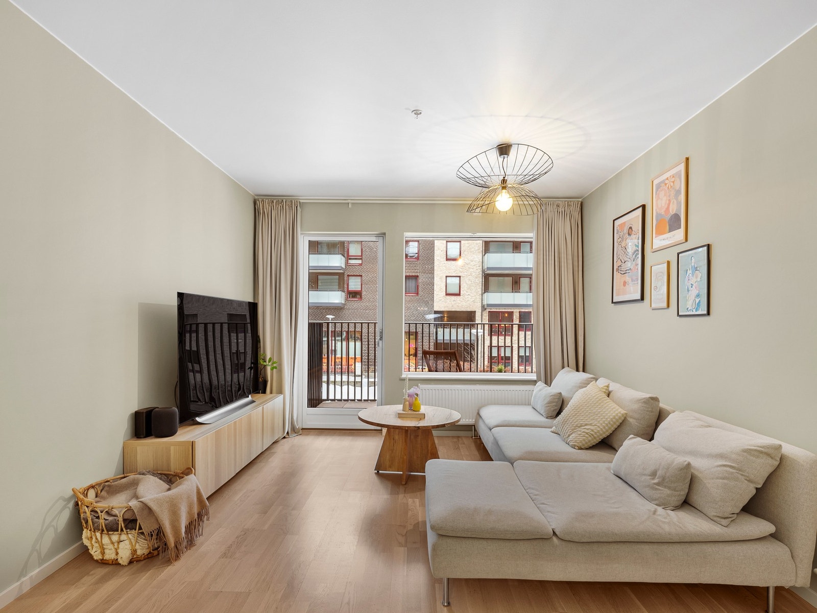 Fra stuen har du også utgang til en hyggelig vestvendt balkong. Galleribilde