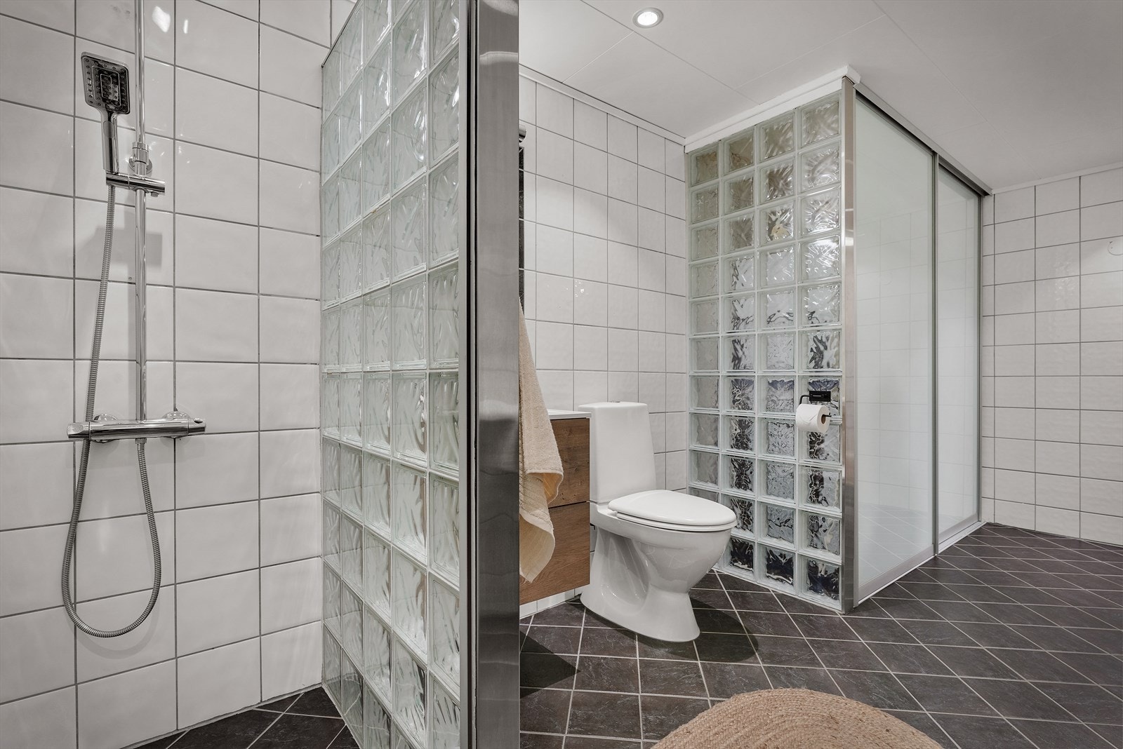 - Badet måler 10,5 m² - Galleribilde