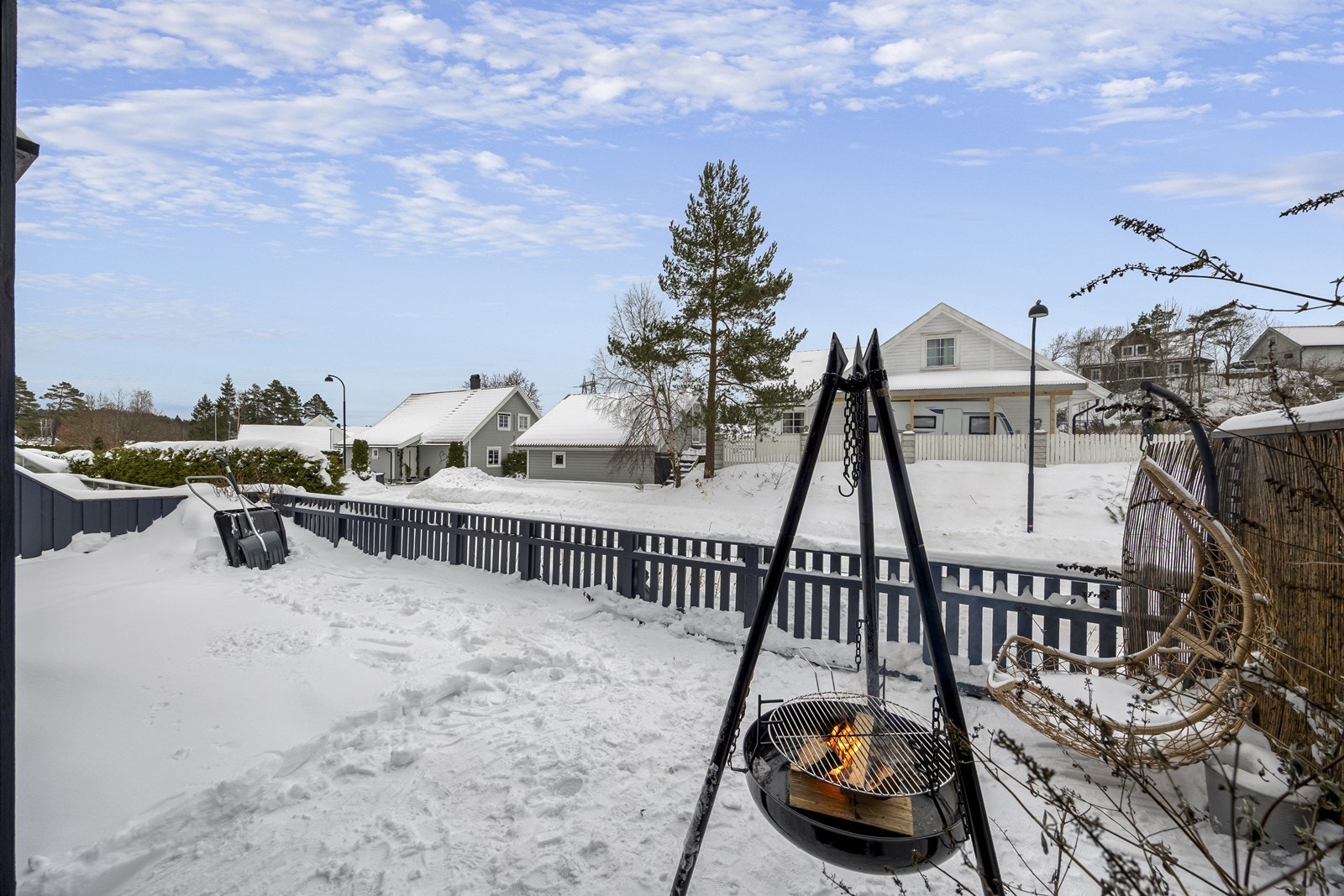 Stor, solrik terrasse. Galleribilde