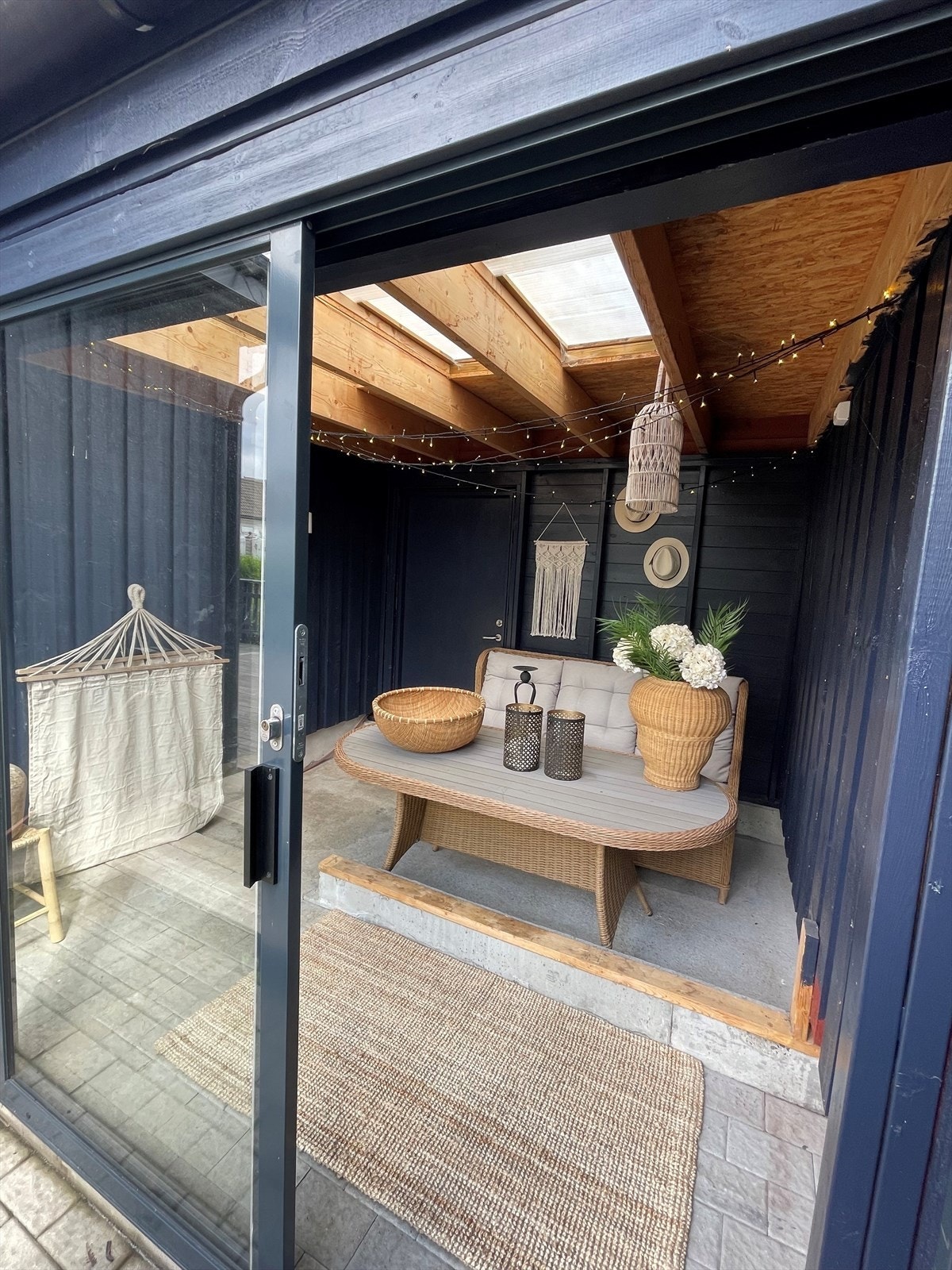 Sommerbilde fra selger av hagestue. Galleribilde