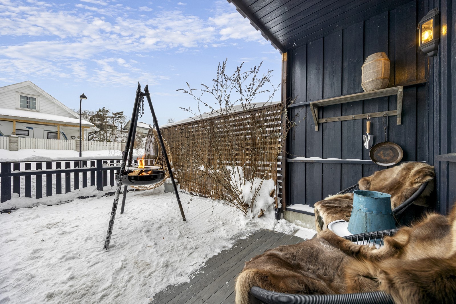 Delvis overbygd terrasse. Galleribilde