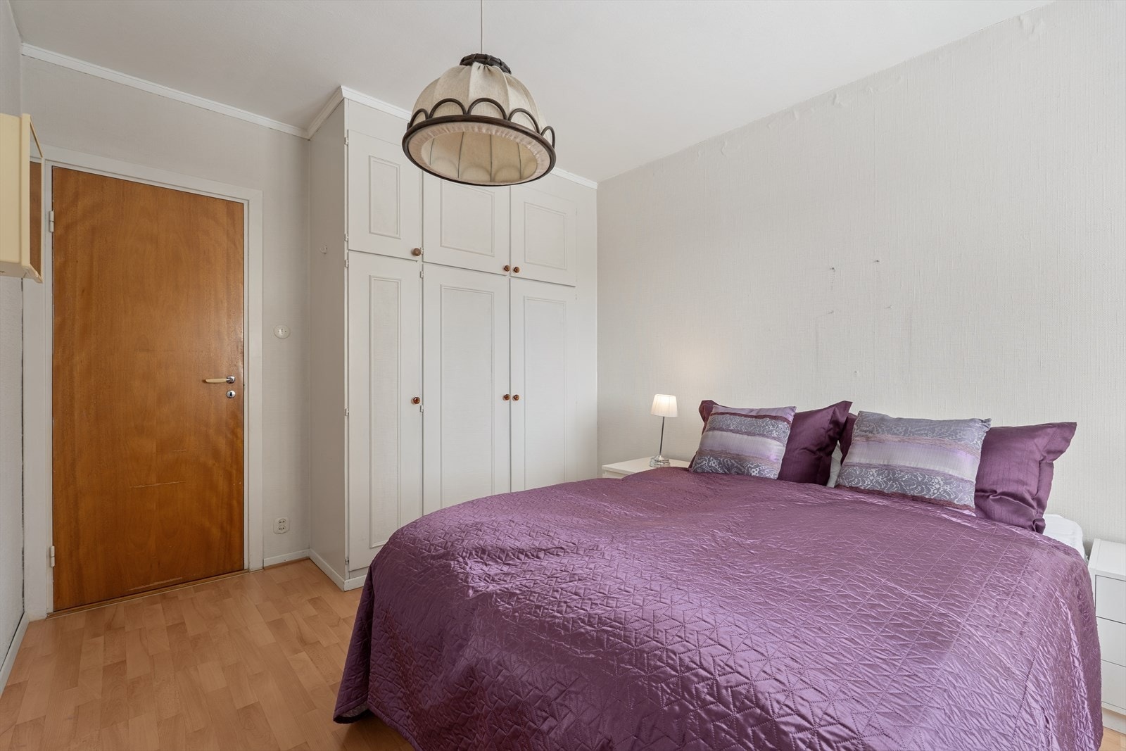 Hovedsoverom med garderobeskap Galleribilde