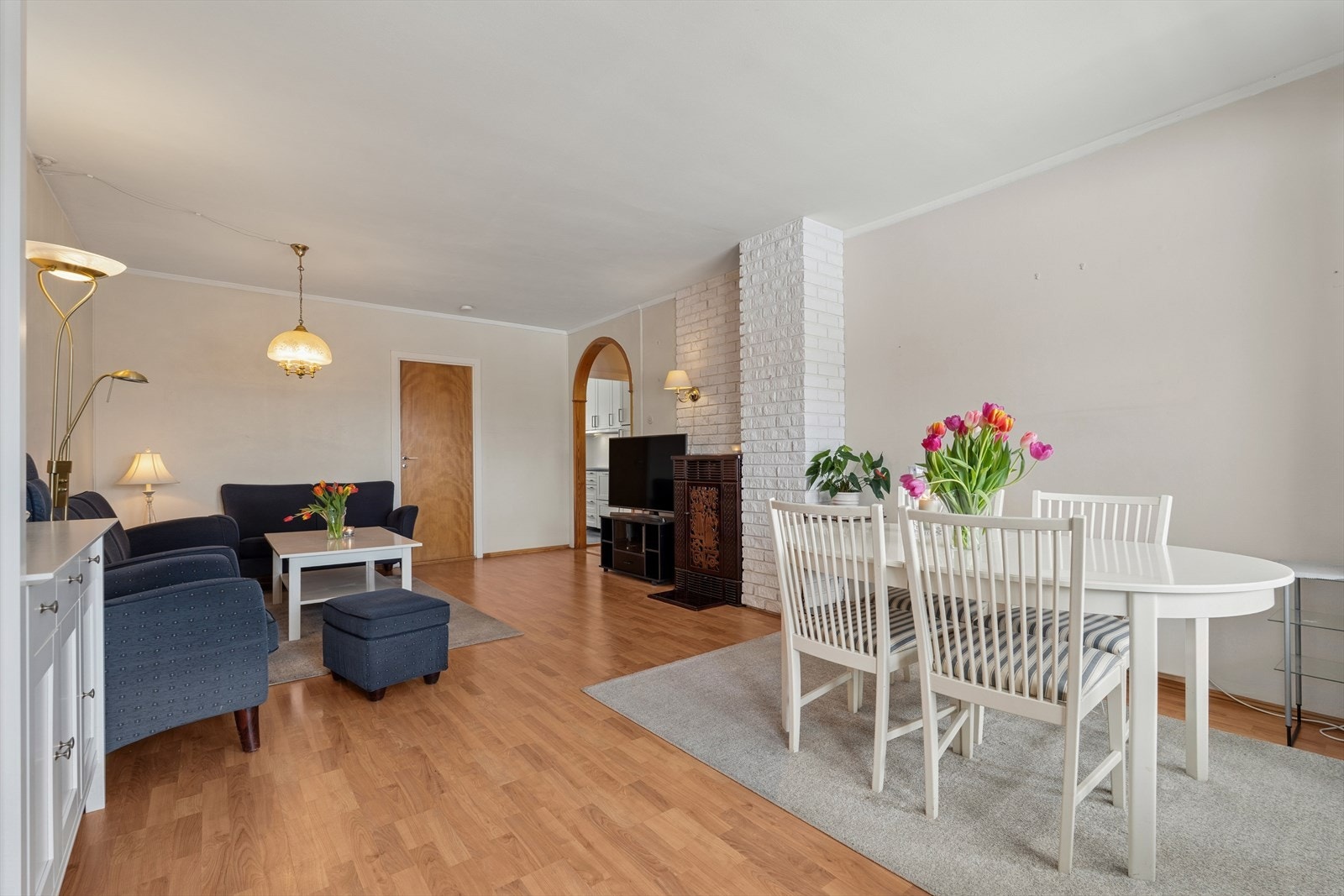 Stue med plass til spisebord Galleribilde